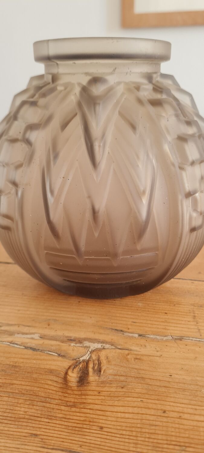 Ball vase "ribbed tips"