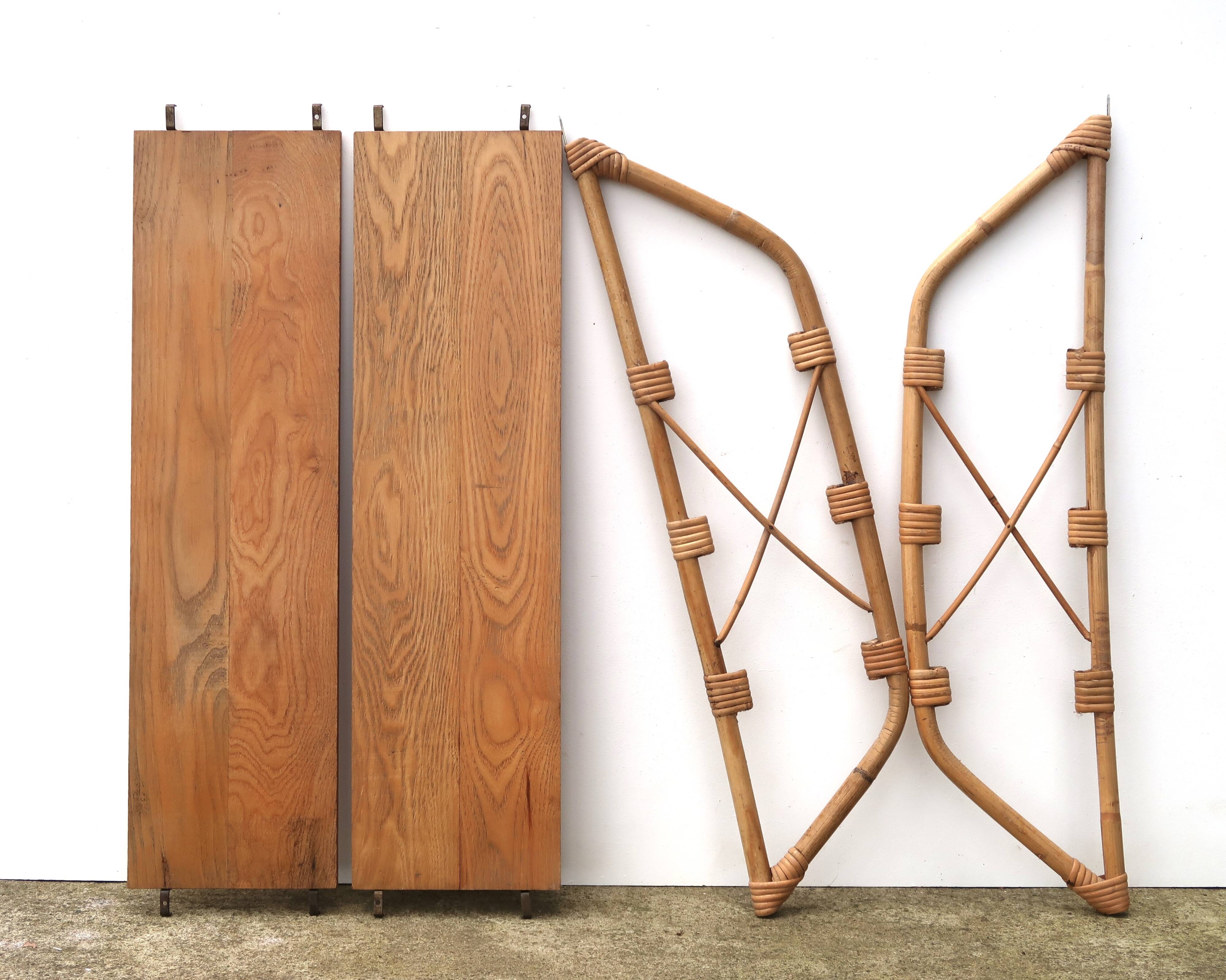 Etagère murale planches en bois et montants en rotin bambou