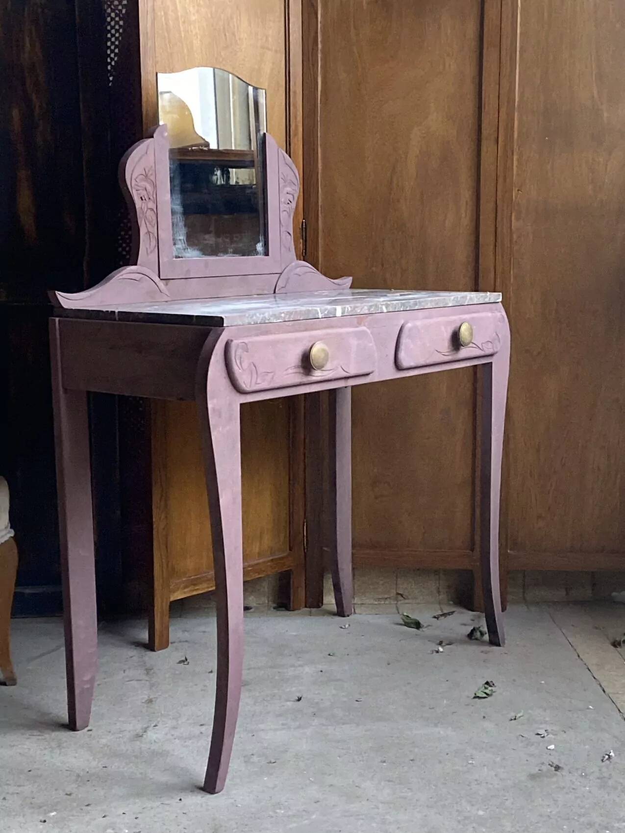 Art Deco dressing table in oak with an antique rose patina, timeless charm