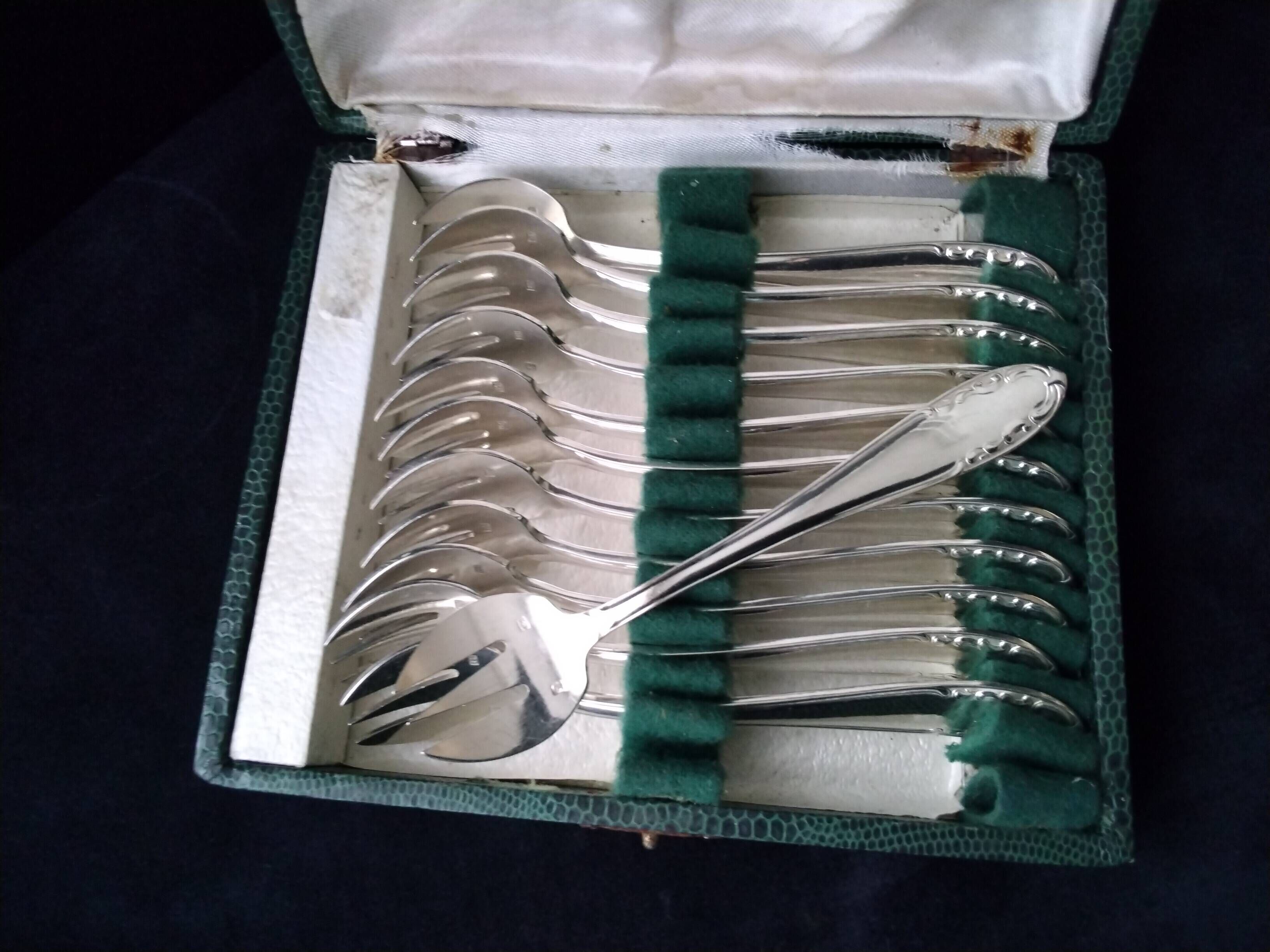 Box of 12 silver-plated oyster forks Paul François Guillaumont