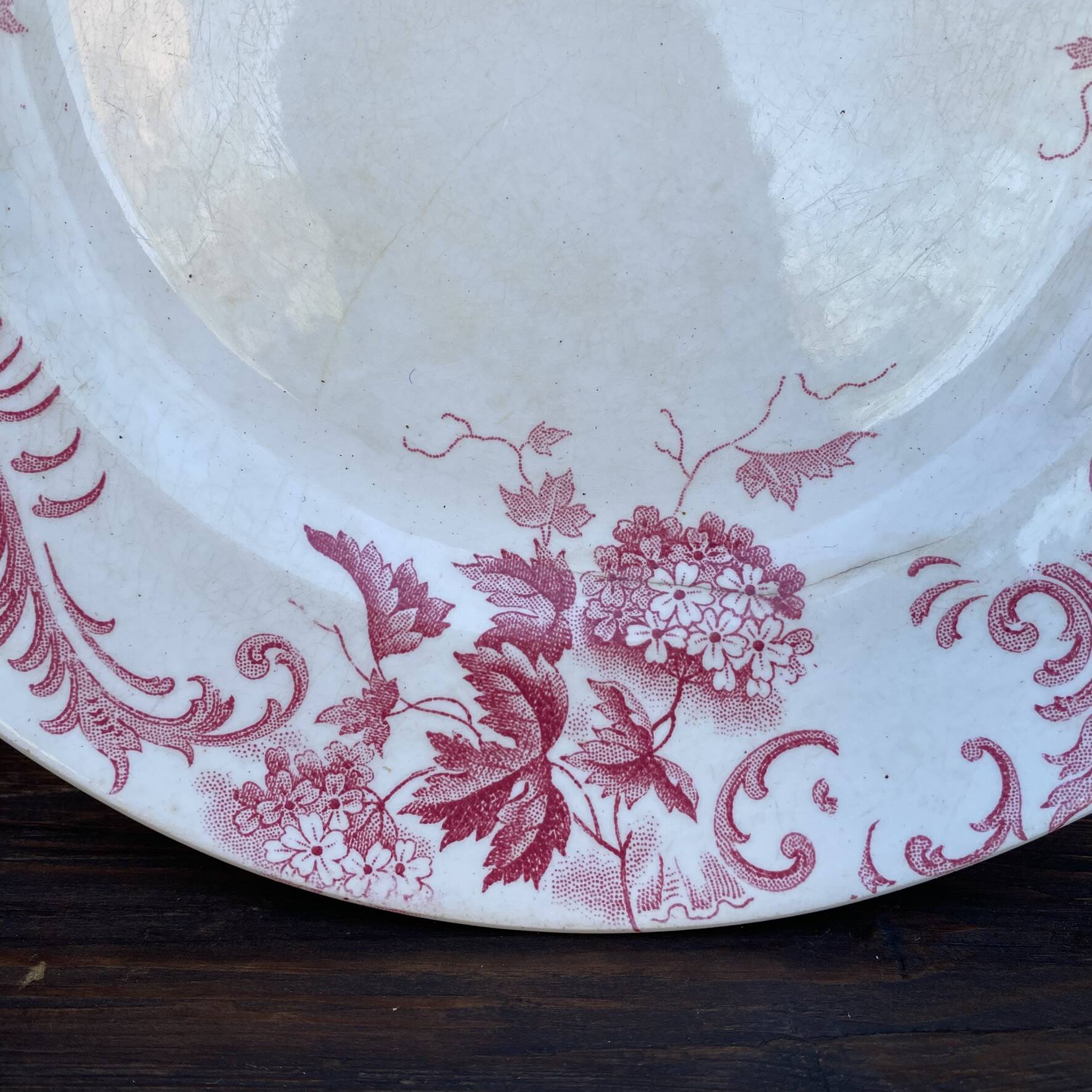 Plate in earthenware from Saint-Amand Snowball