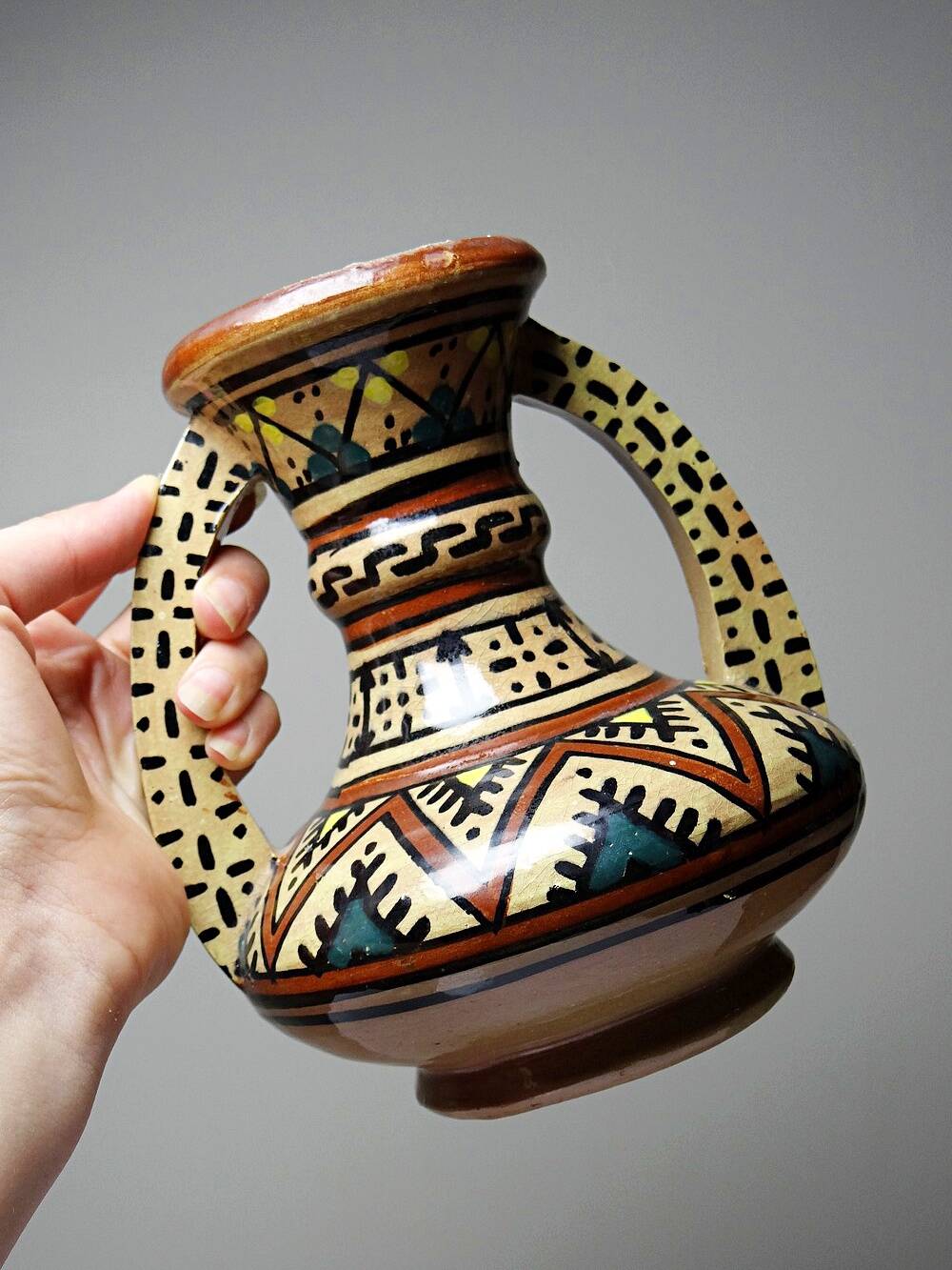 Small handled ceramic vase from Safi, signed, Morocco, 1960-1980.