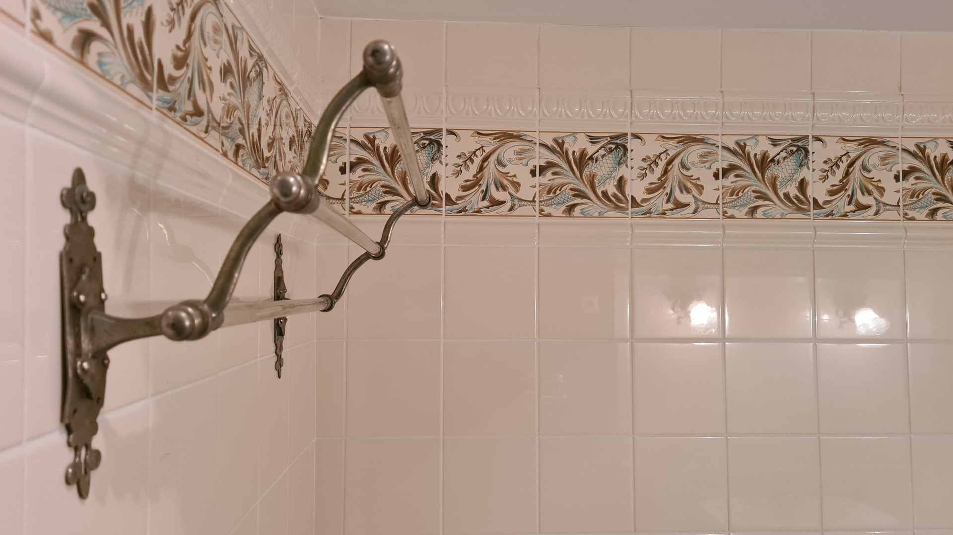 Art deco towel rack in metal and glass, vintage 30s