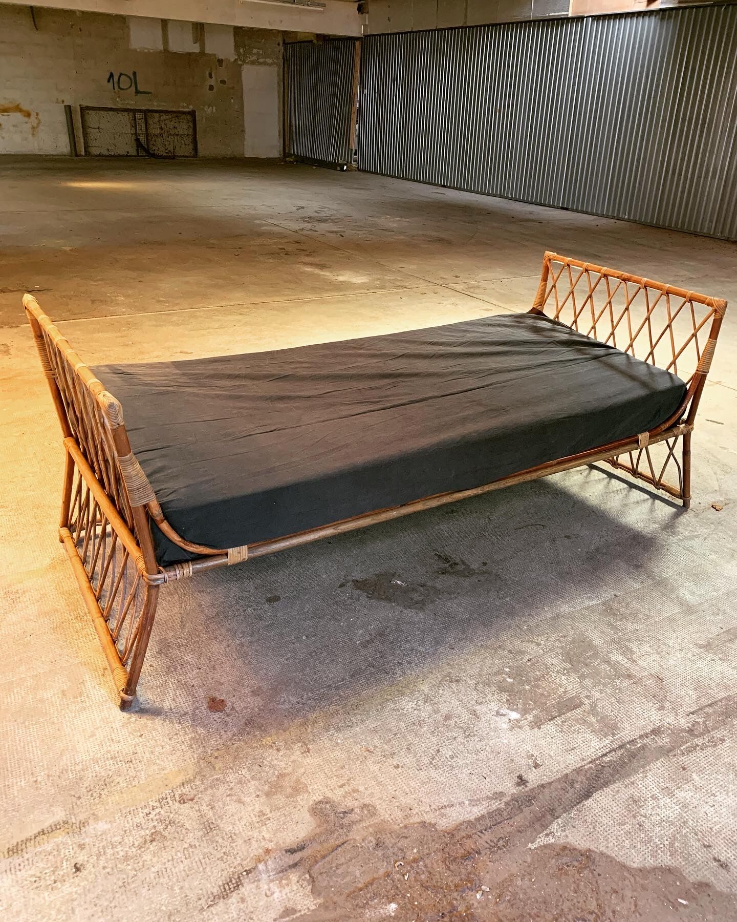 Rattan bed