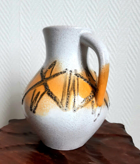 Pichet en céramique vintage jaune