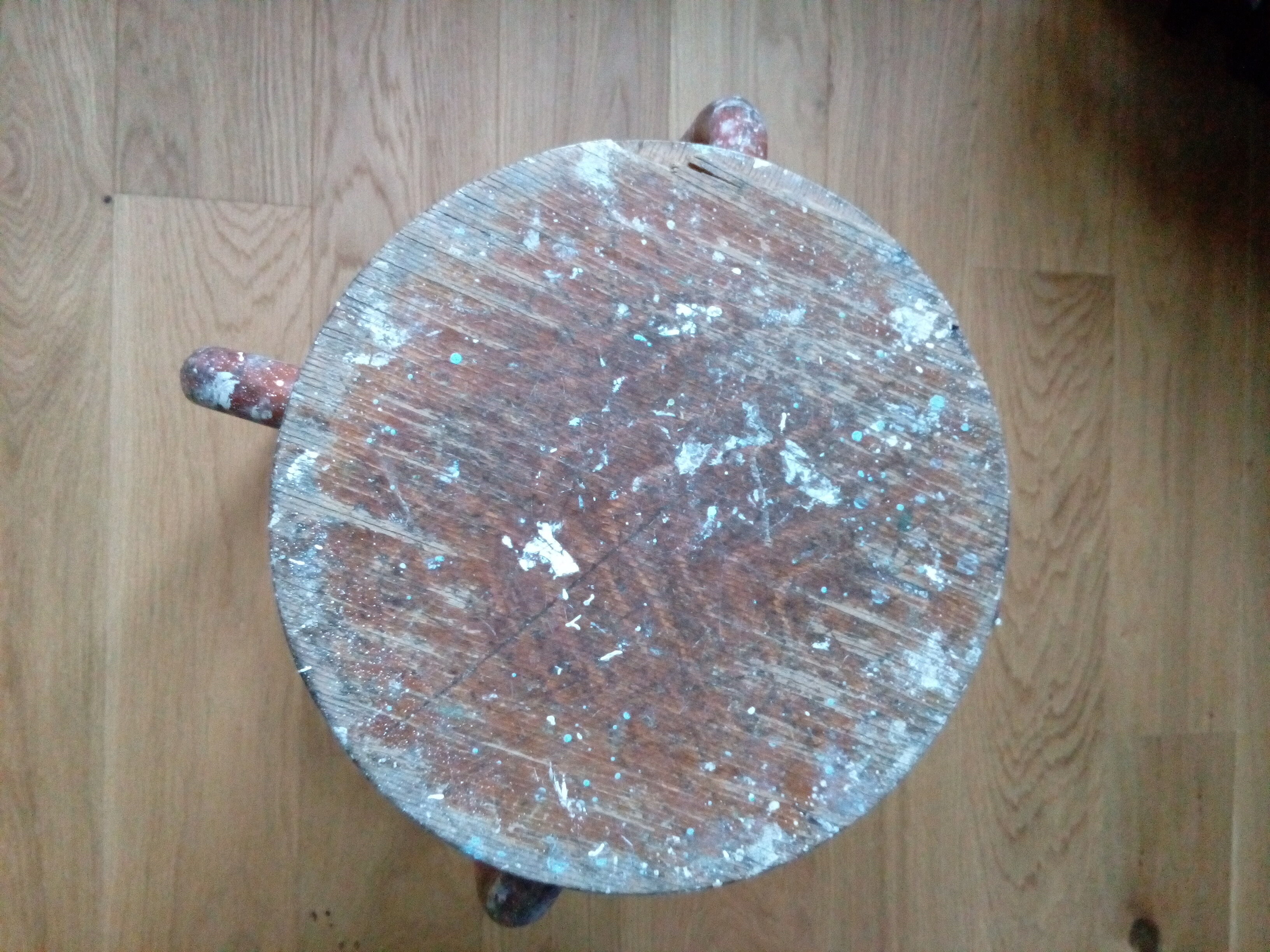 Workshop or school stool trend Wabi Sabi