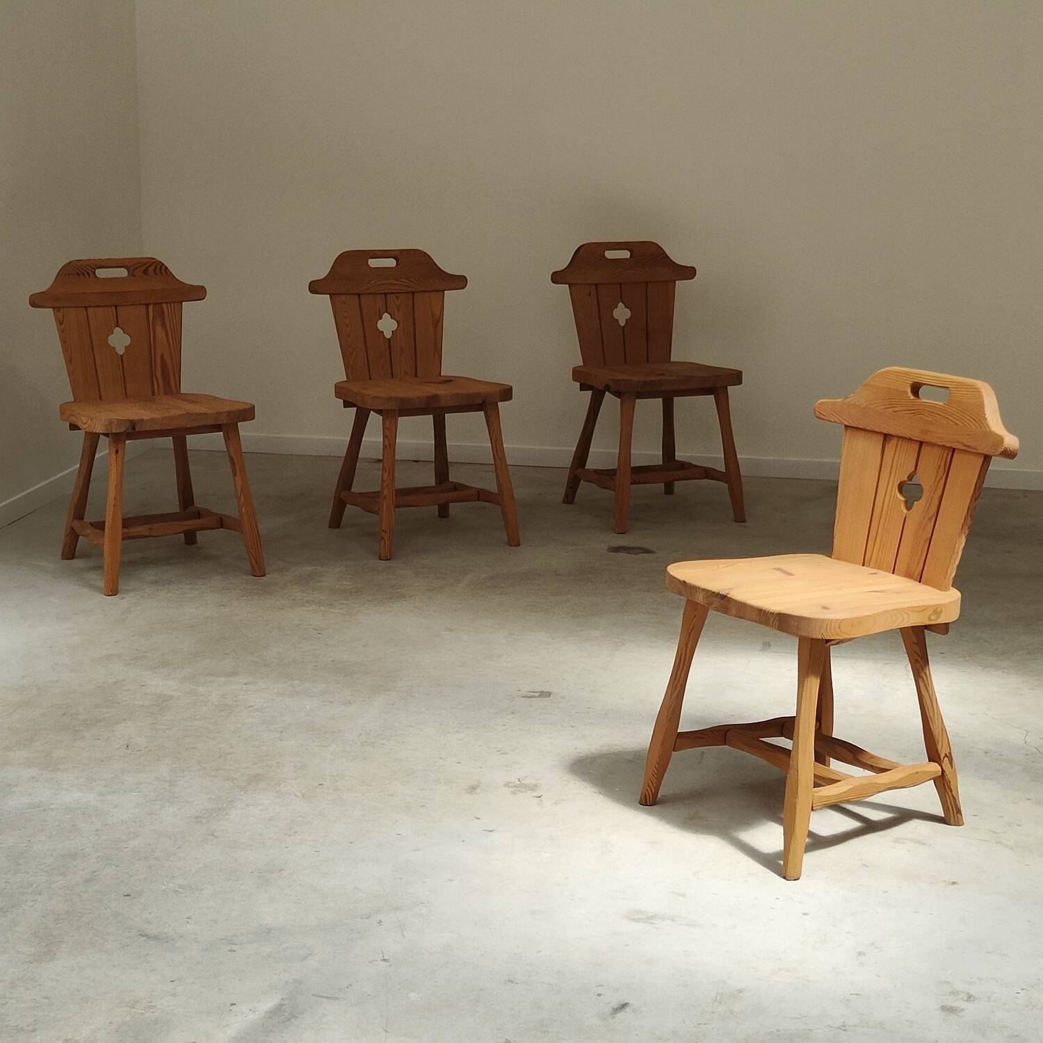 Set of 4 Vintage Tyrolean Dining Room Chairs in Pine, 1970s.