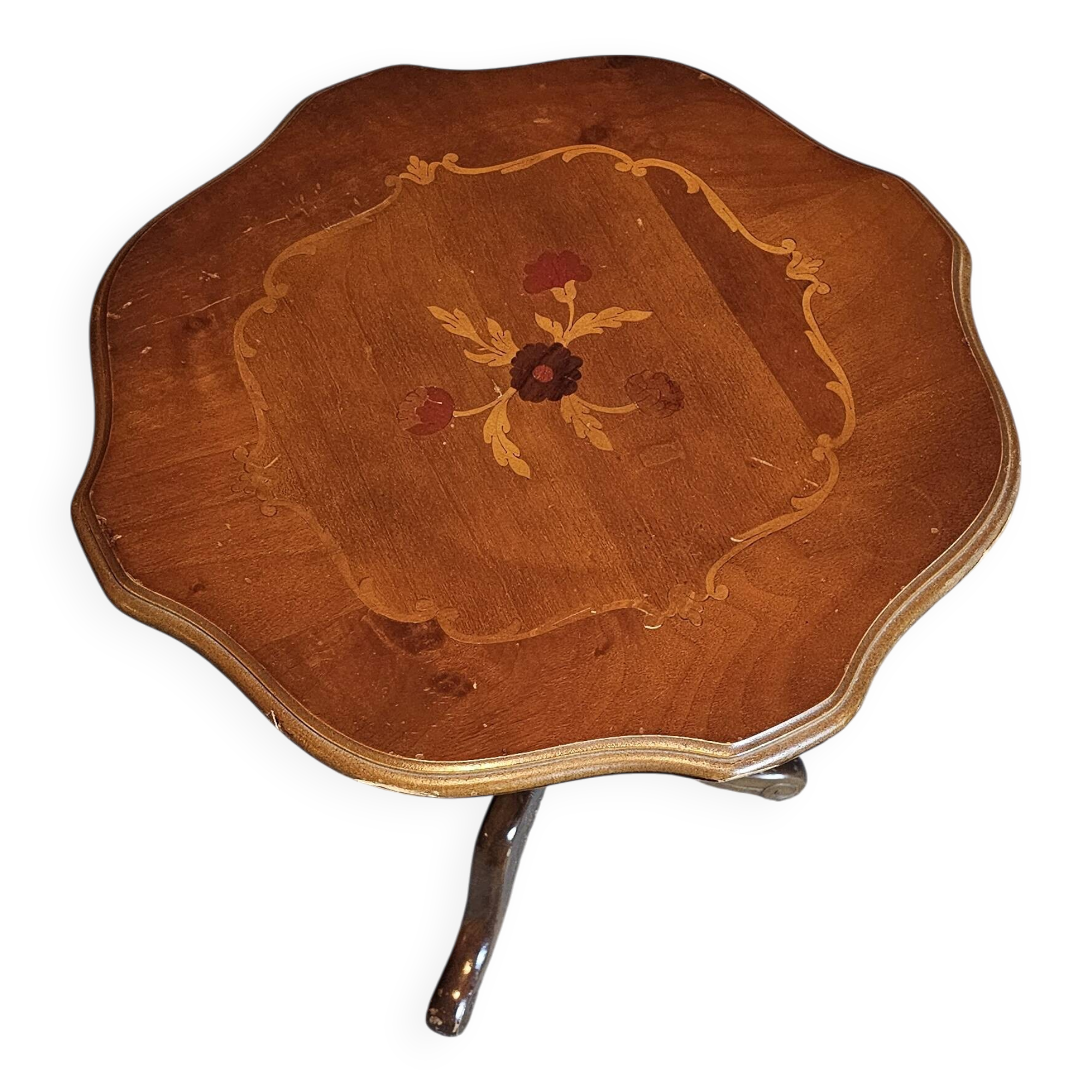 Charming vintage side table – carved wood and inlaid top