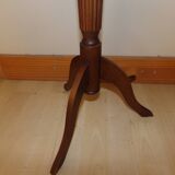 Table 3 wooden feet