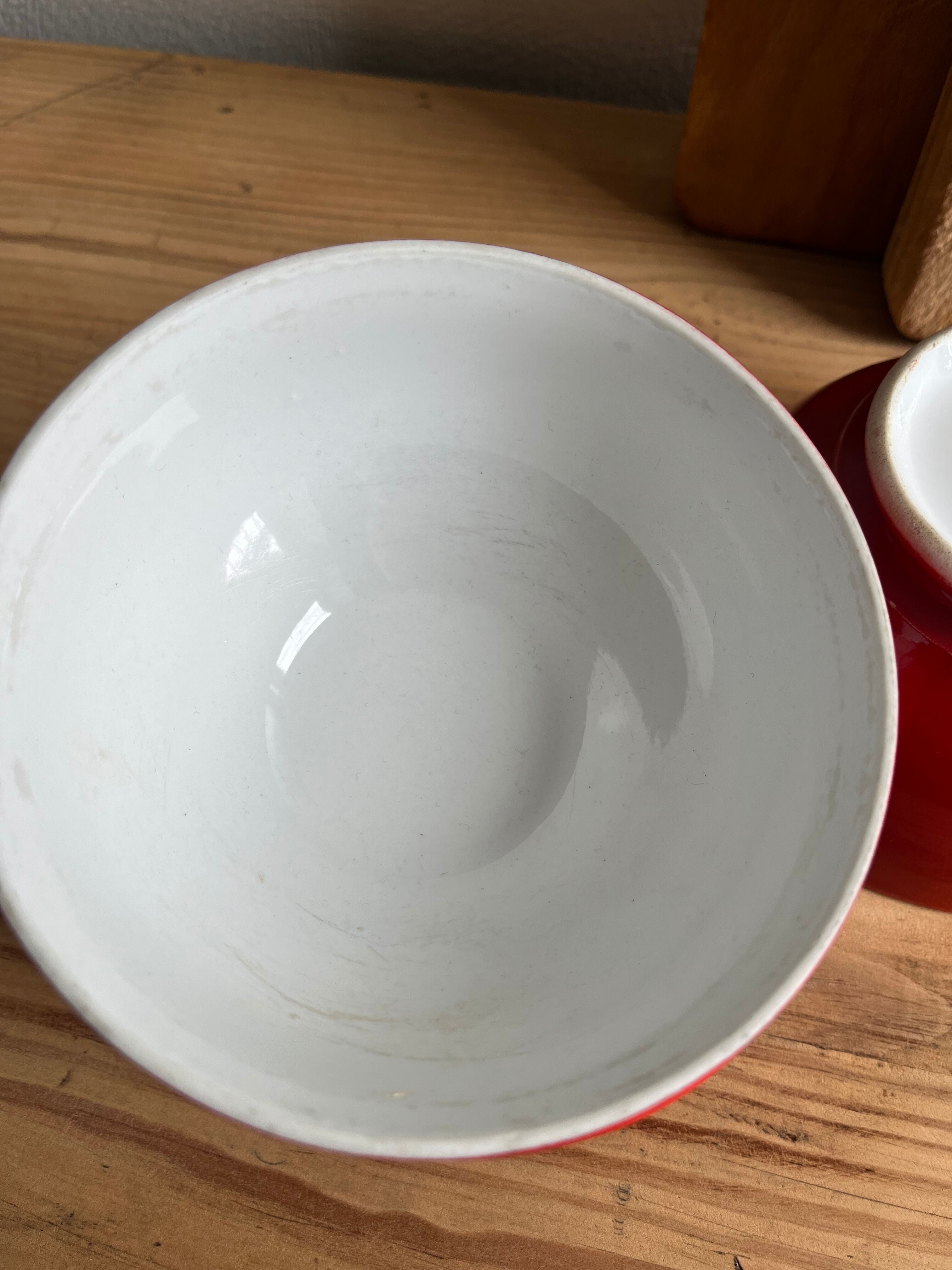 3 porcelain bowls Longchamp red pea white
