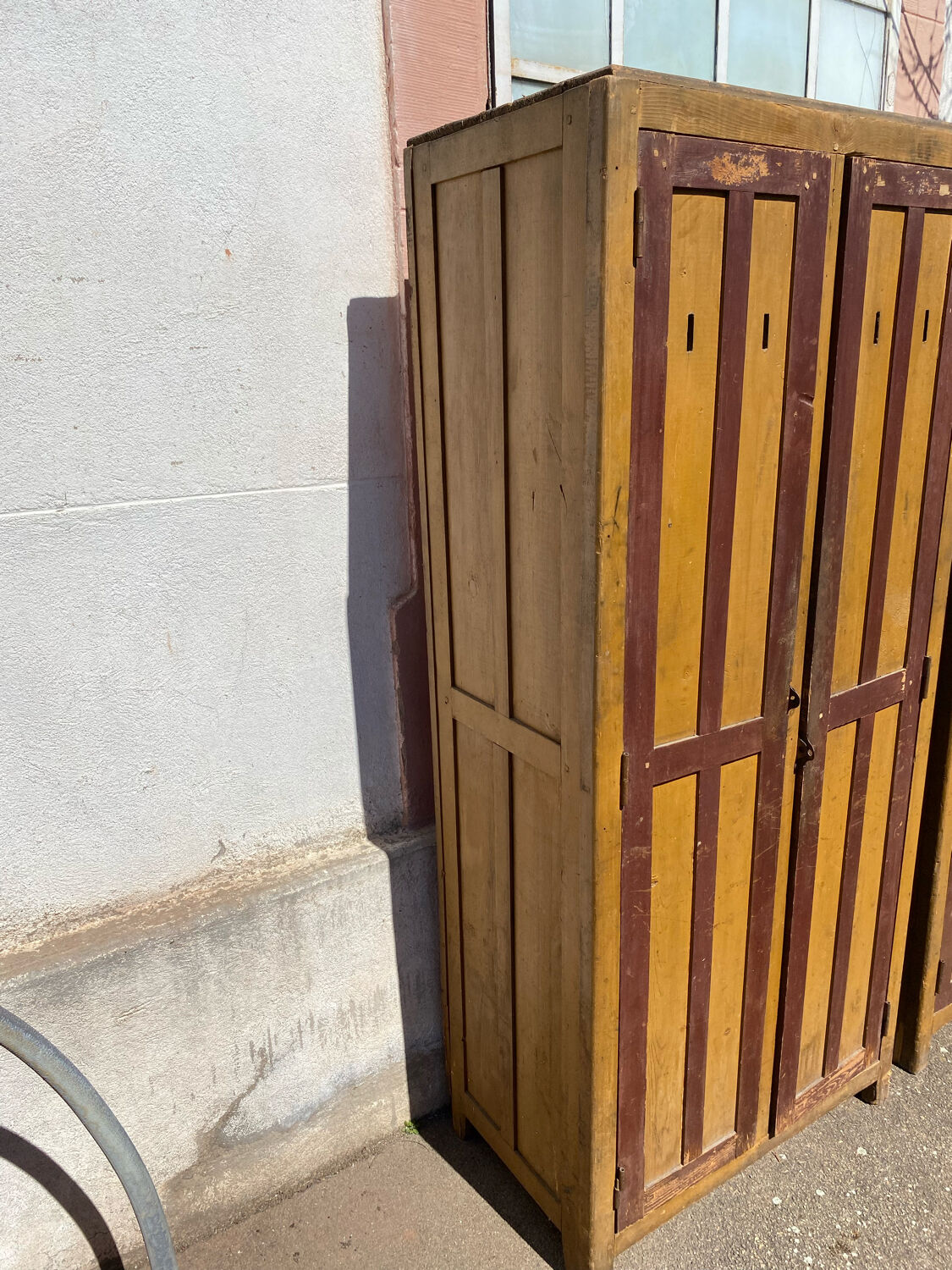 Paire de vestiaire d’usine bois