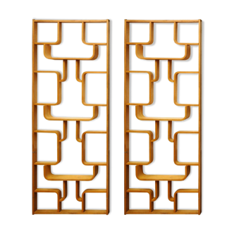A set of 2 room dividers