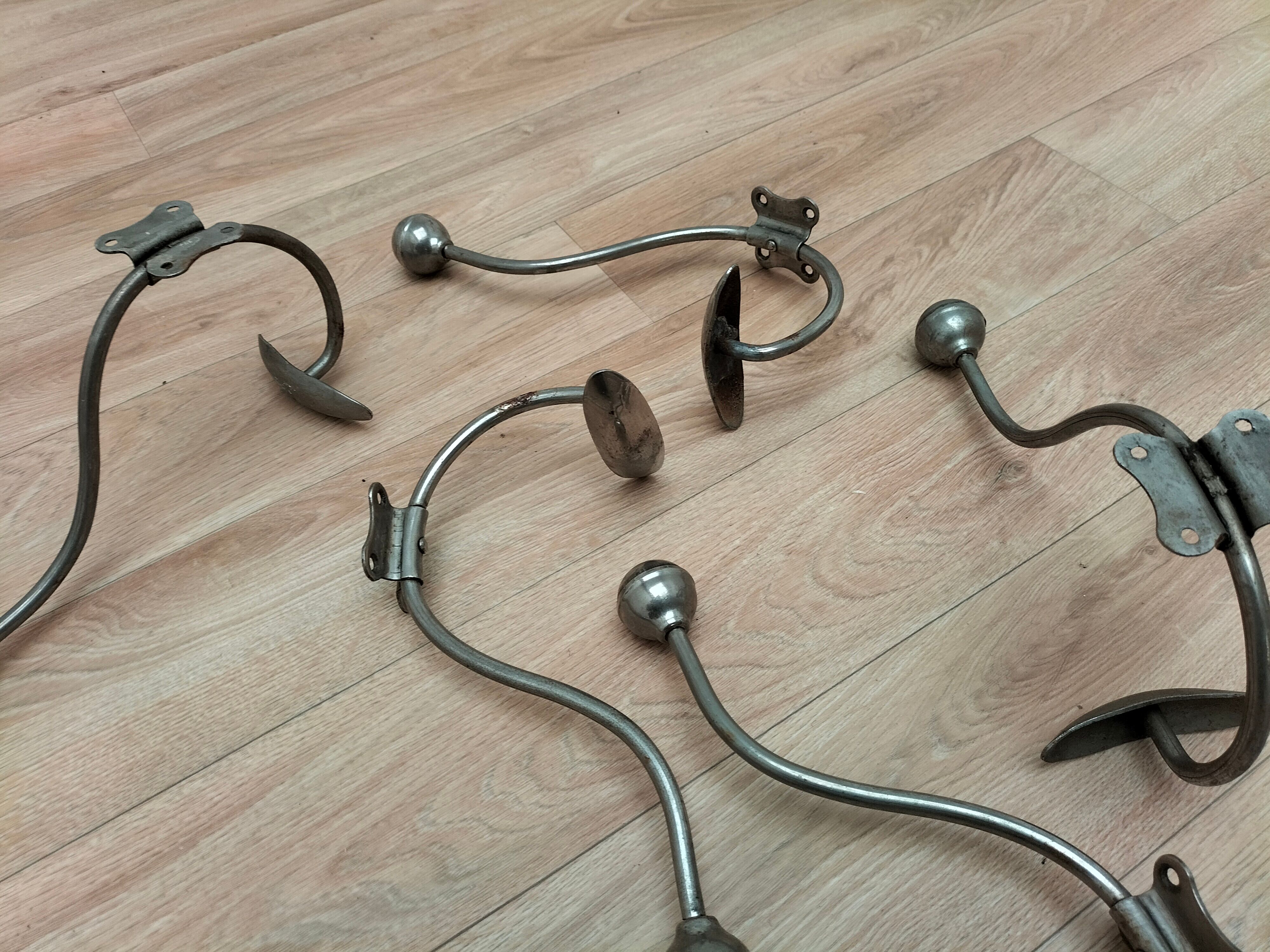 Series of 6 hooks