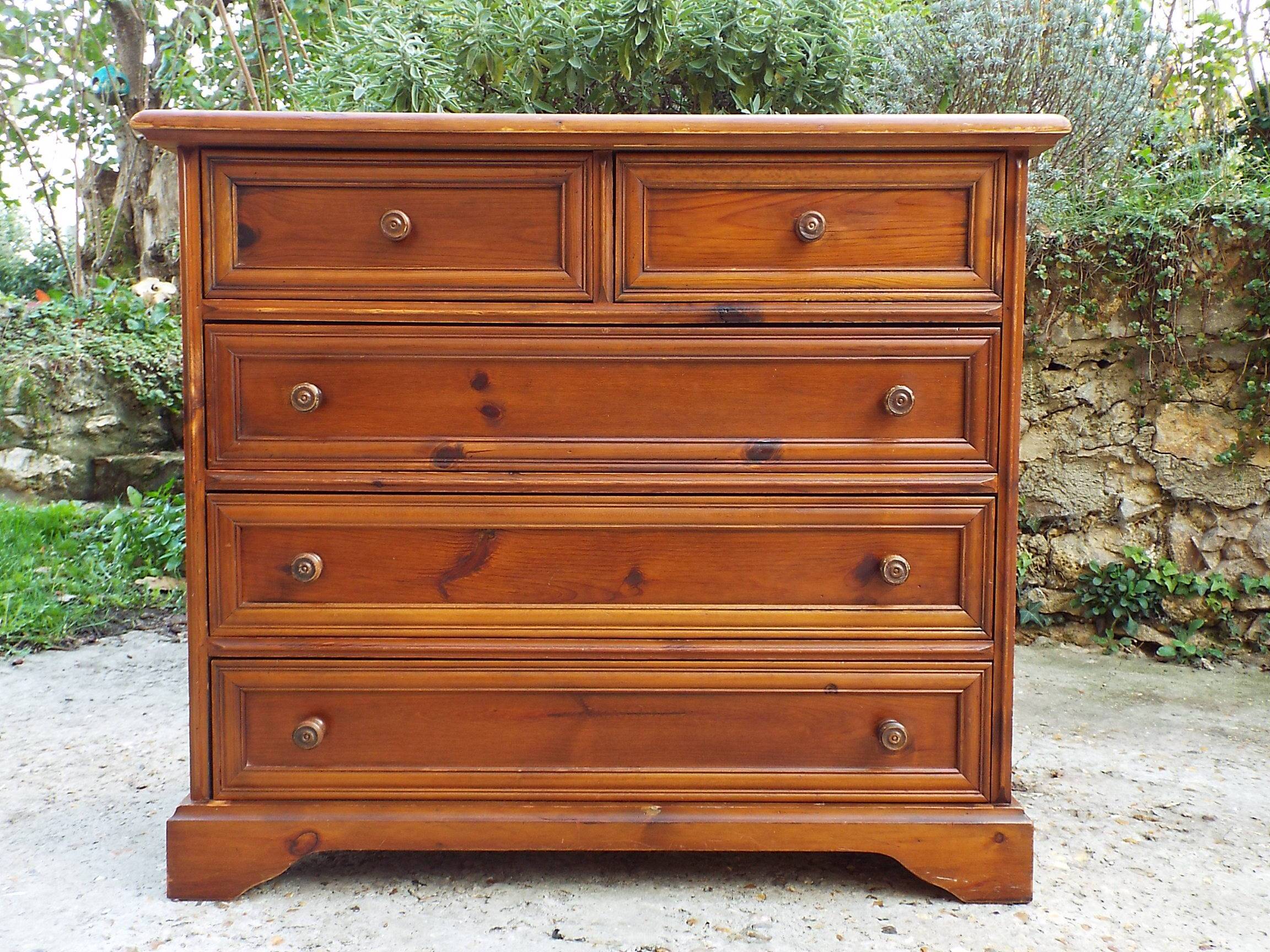 Pine chest of drawers