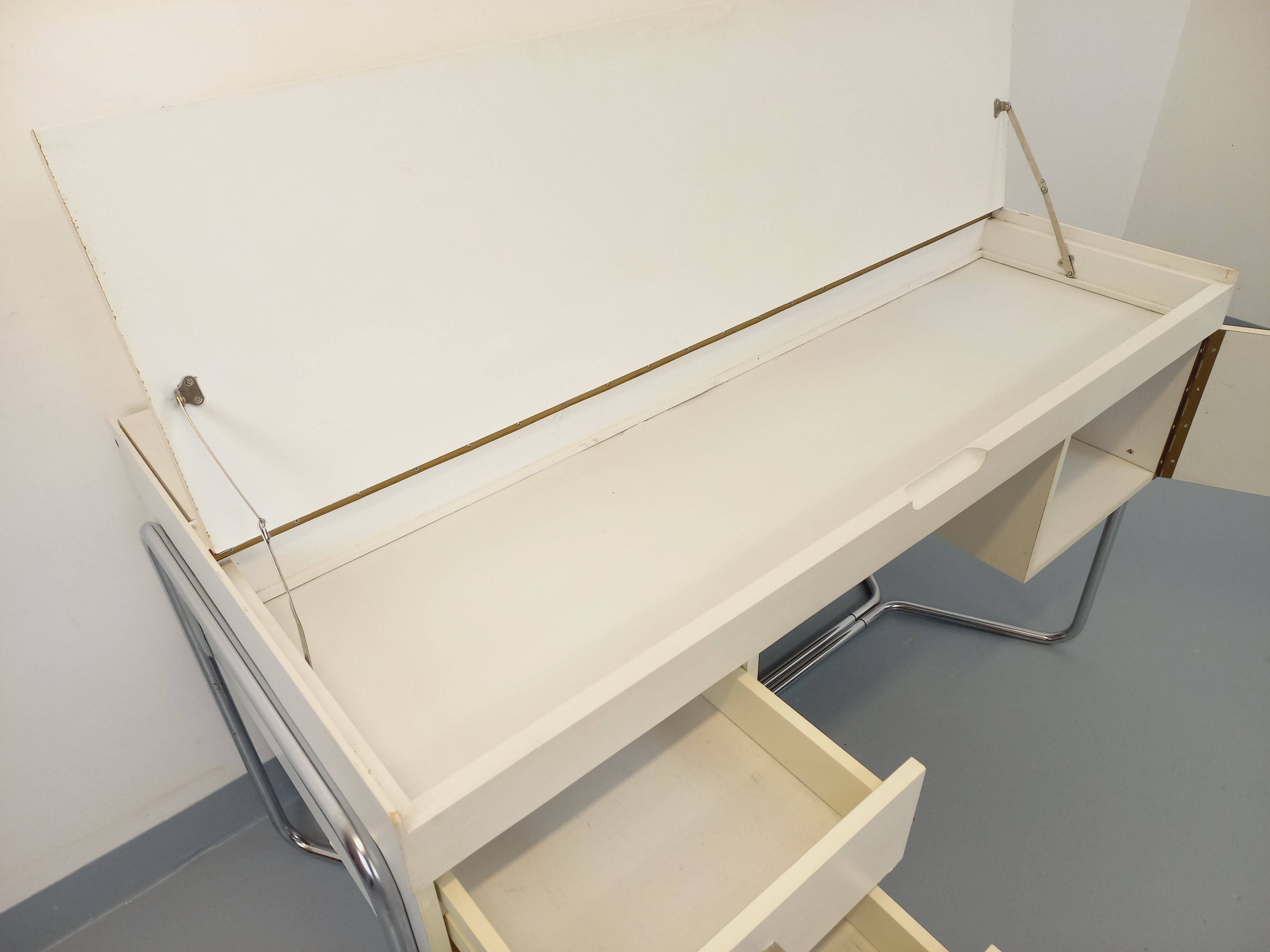 Vintage Bauhaus style desk in melamine and chrome metal from the 1970s.