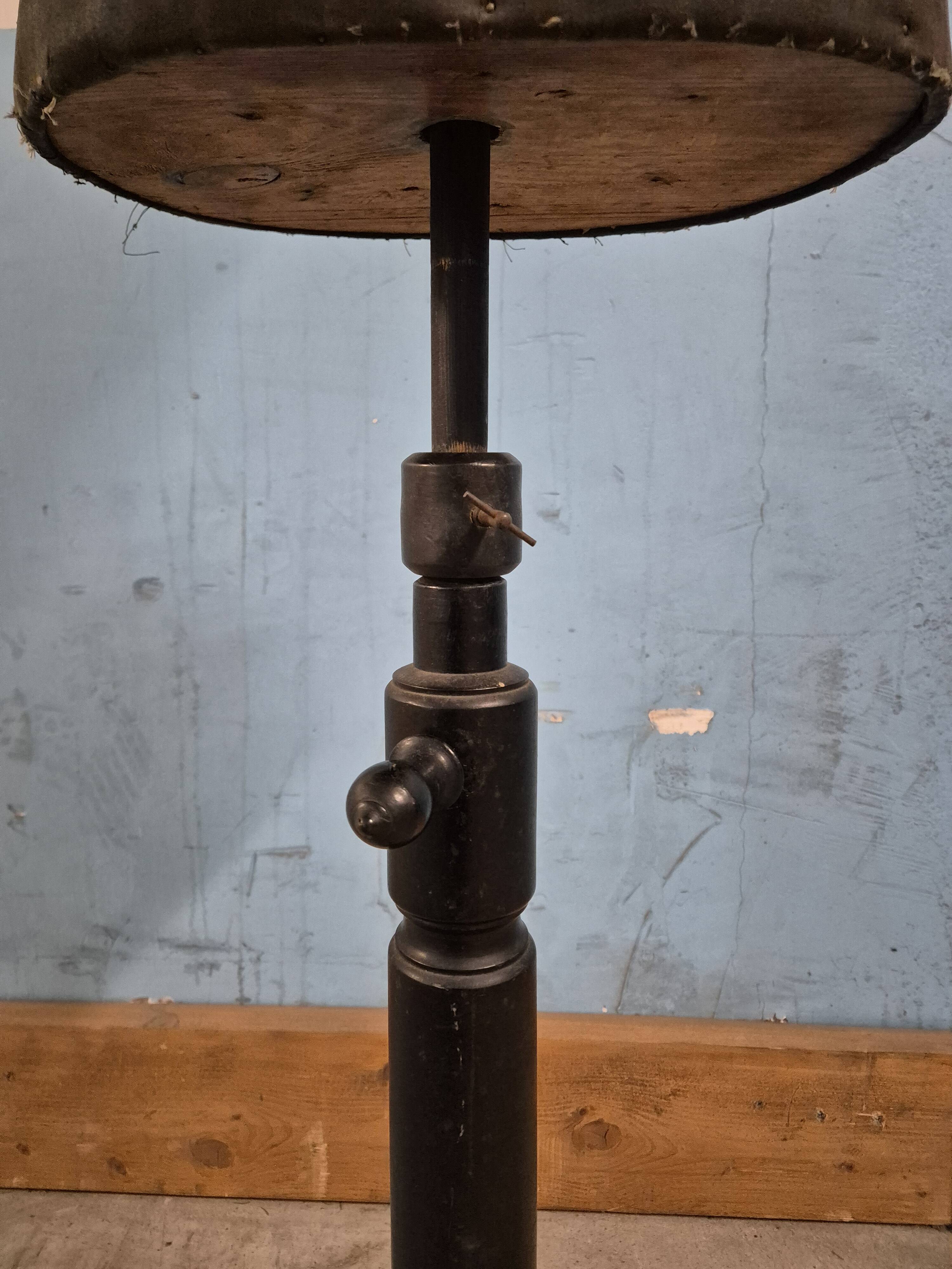 Dressmaker's mannequin