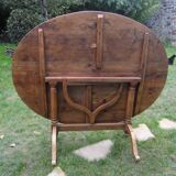 Vigneron table oval table swivel tray