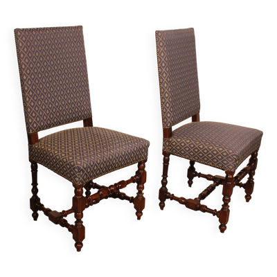 Deux Chaises Louis XIII En Noyer