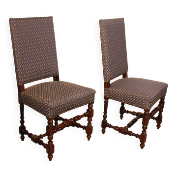 Deux Chaises Louis XIII En Noyer