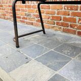 Ancien banc d’École en bois peint en vert et piétement métal rouillé