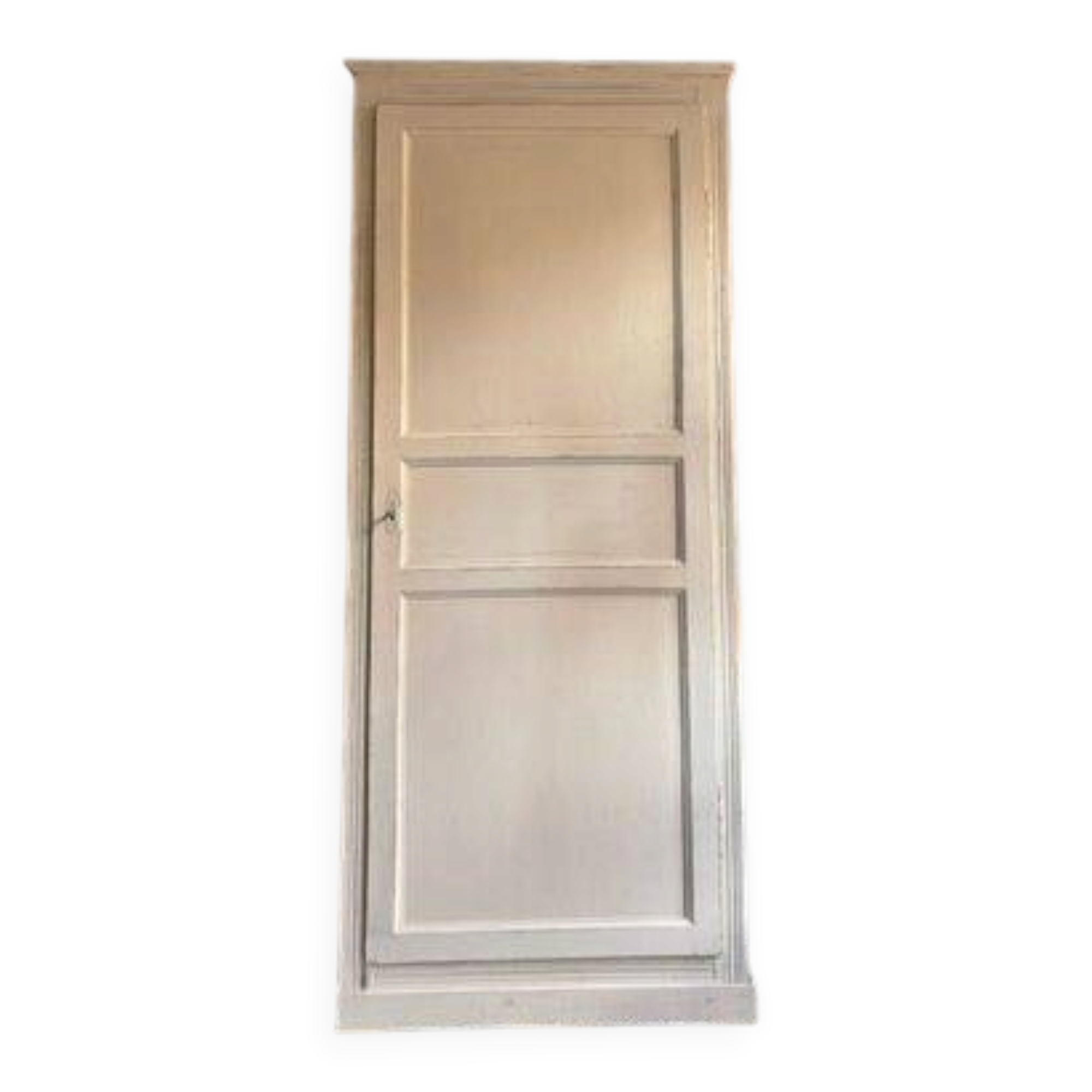 White patinated bonnetière