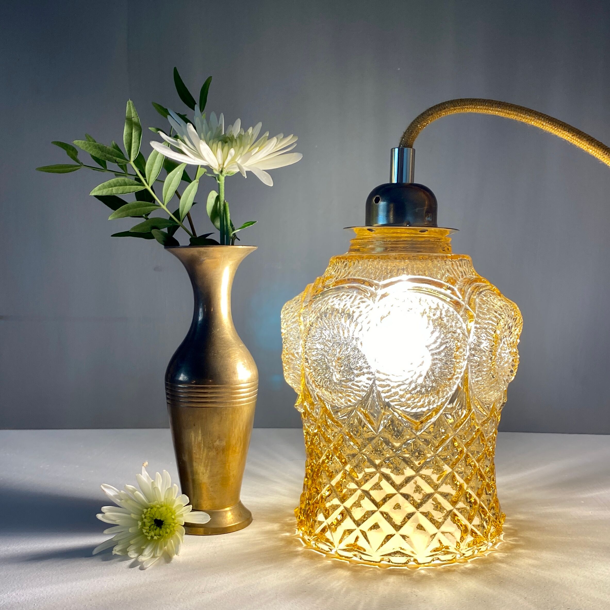Vintage amber glass tulip ride