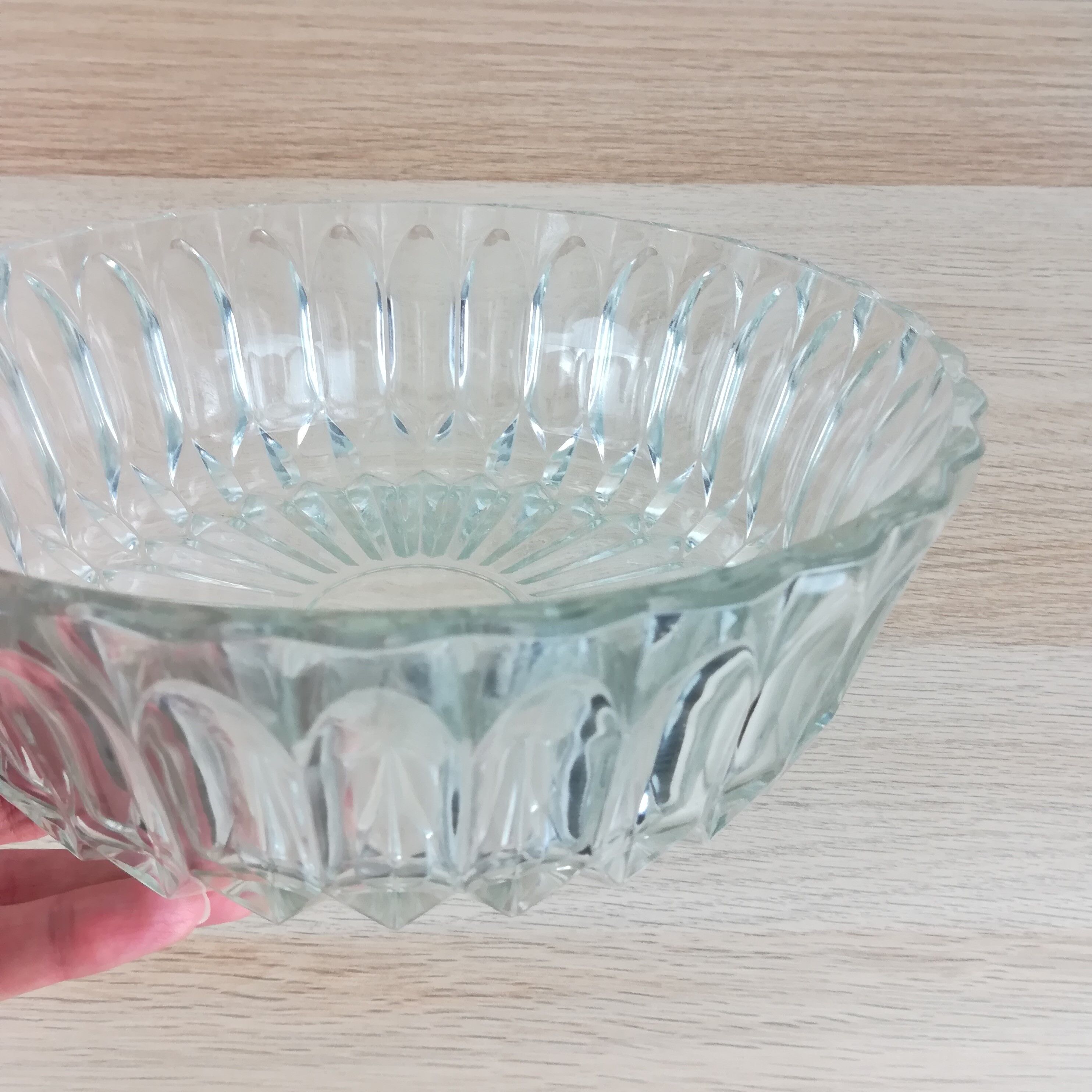 Transparent glass bowl