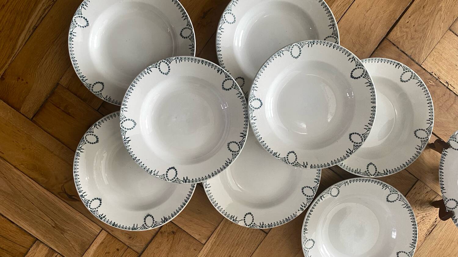 Set of 8 deep plates, Saint Amand ironstone.