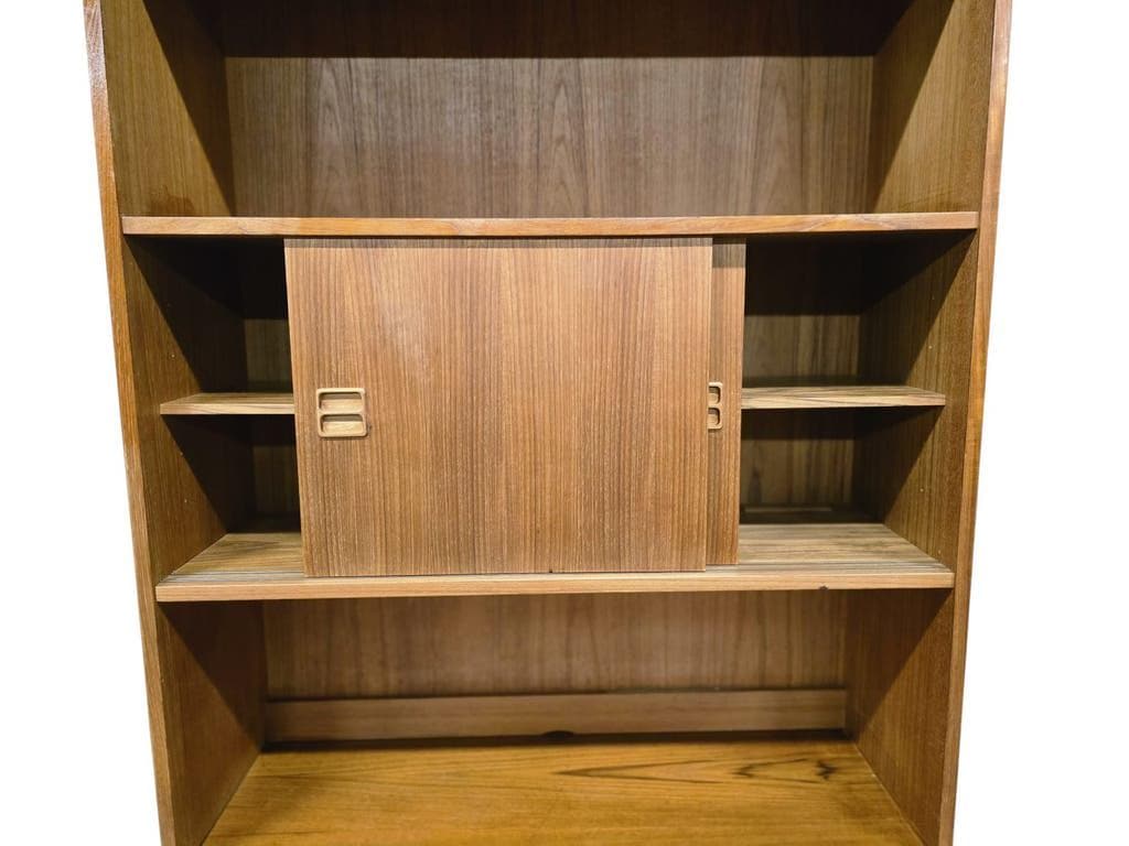 Vintage wooden shelf/bookcase/display cabinet