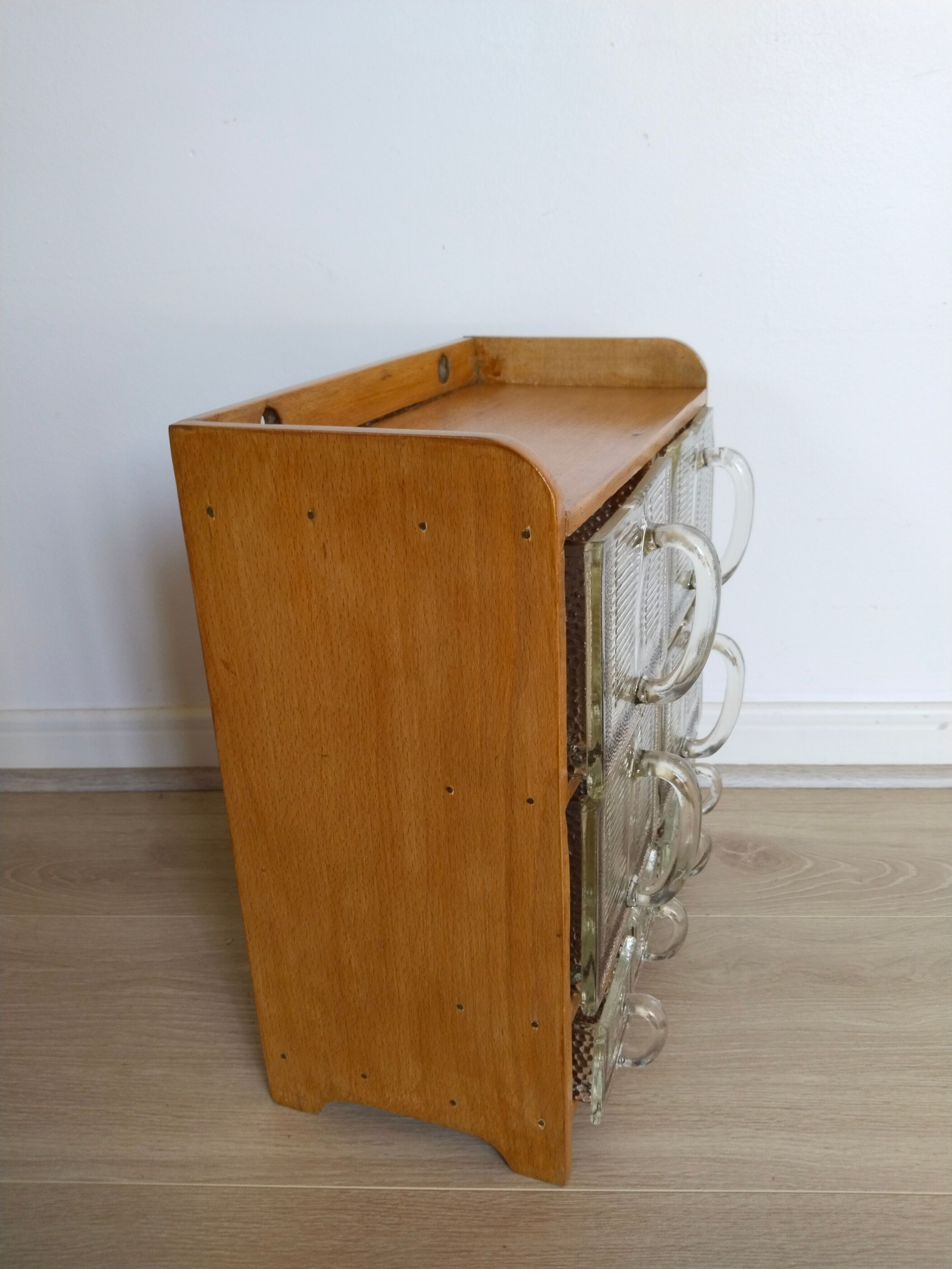 Etagère à épices en bois et tiroirs en verre, vintage français