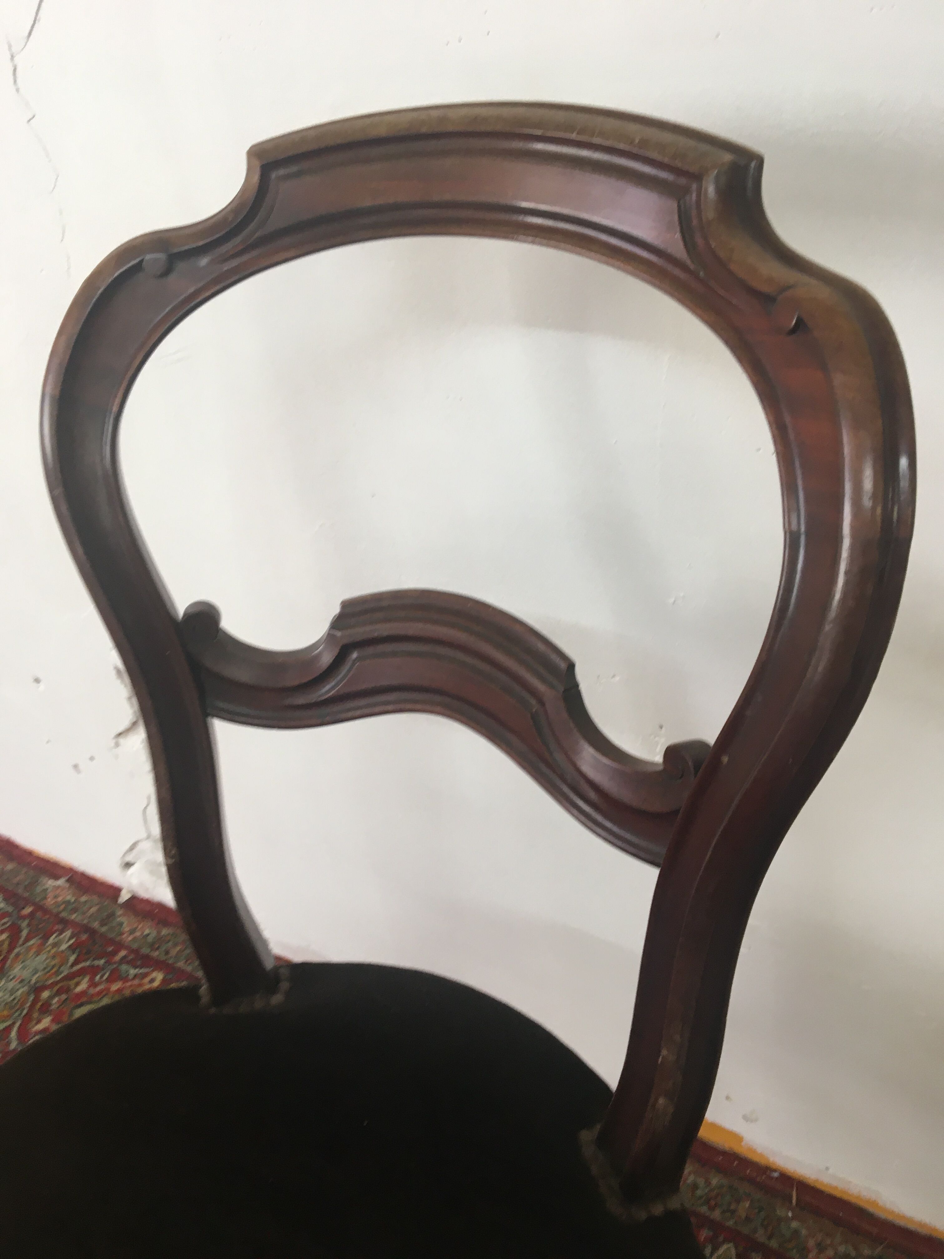 Chaise de style à roulettes