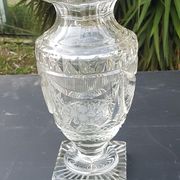 Vase cristal taillé forme Médicis