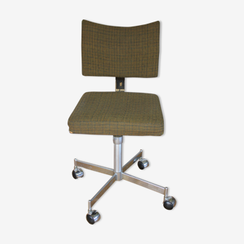 Small office chair with wheels