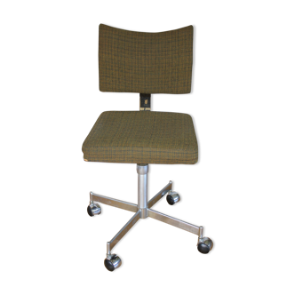 Small office chair with wheels