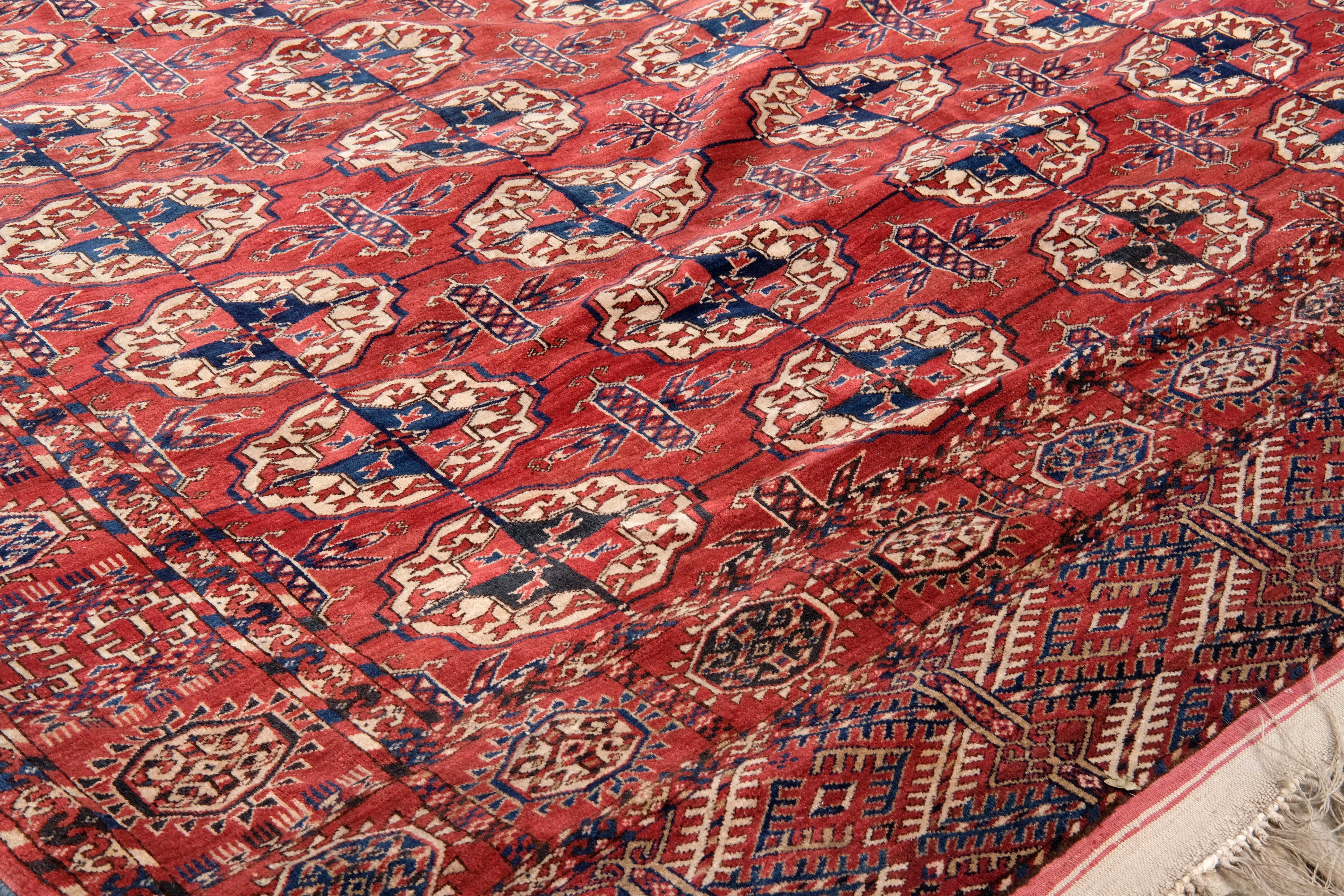 Antique "Bukhara" Carpet, Turkmenistan circa 1900's