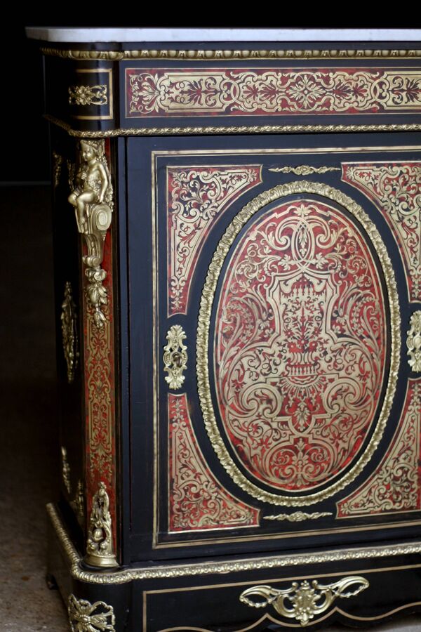 Meuble d'appui Napoléon 3 (fin XIXeme), marbre, marqueterie Boulle.