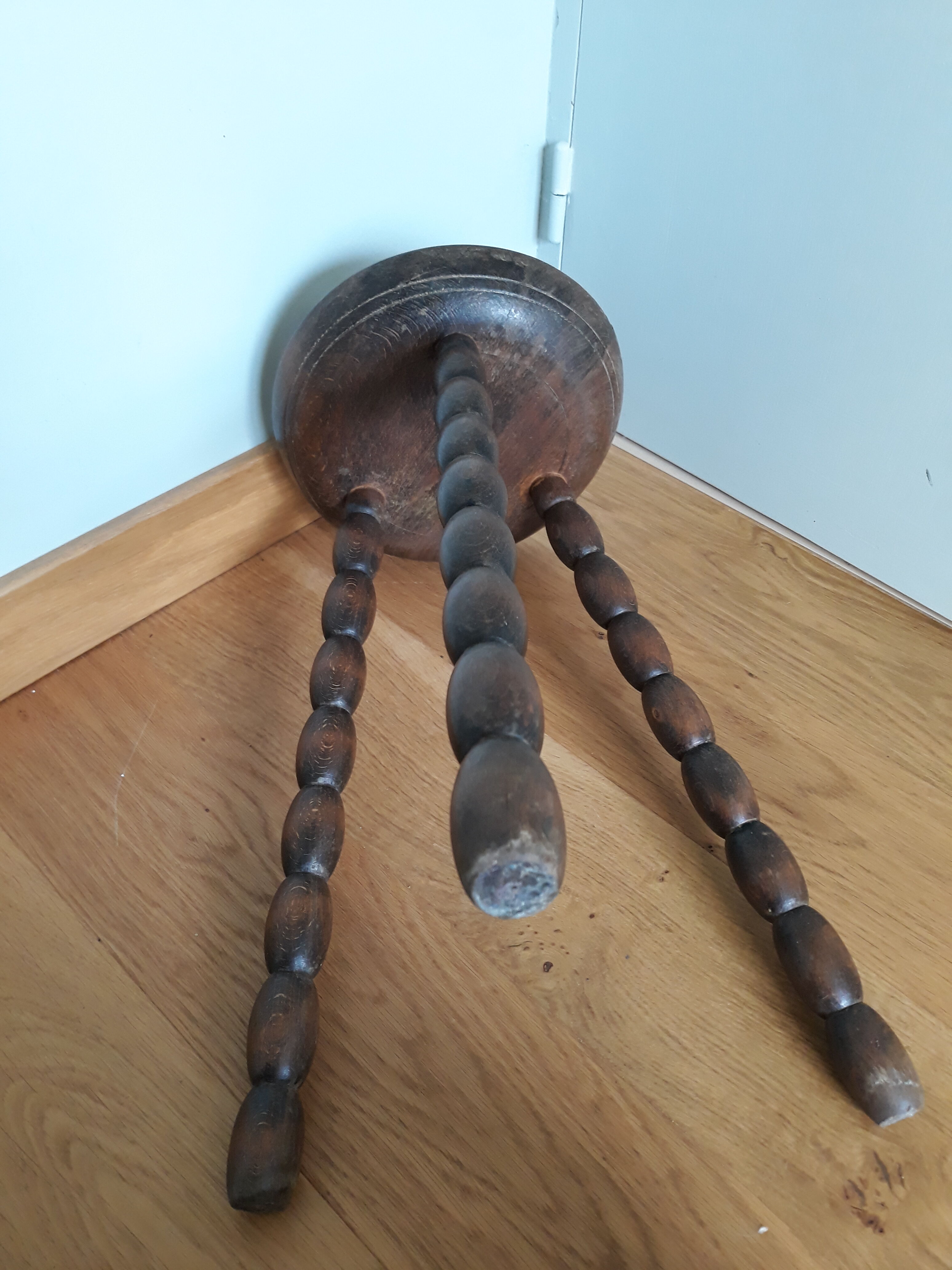 Tripod stool solid wood turned coil way