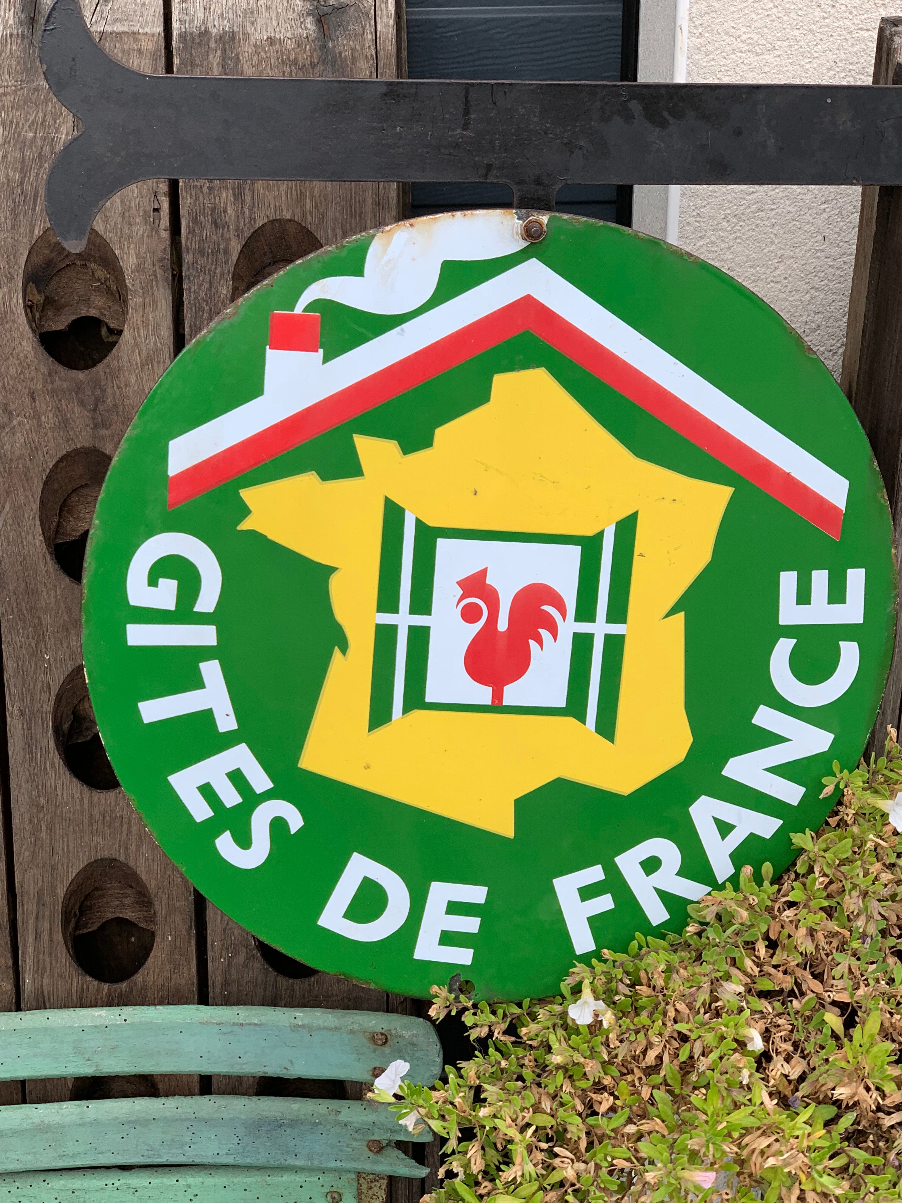 Former enamelled plate Gites de France double face