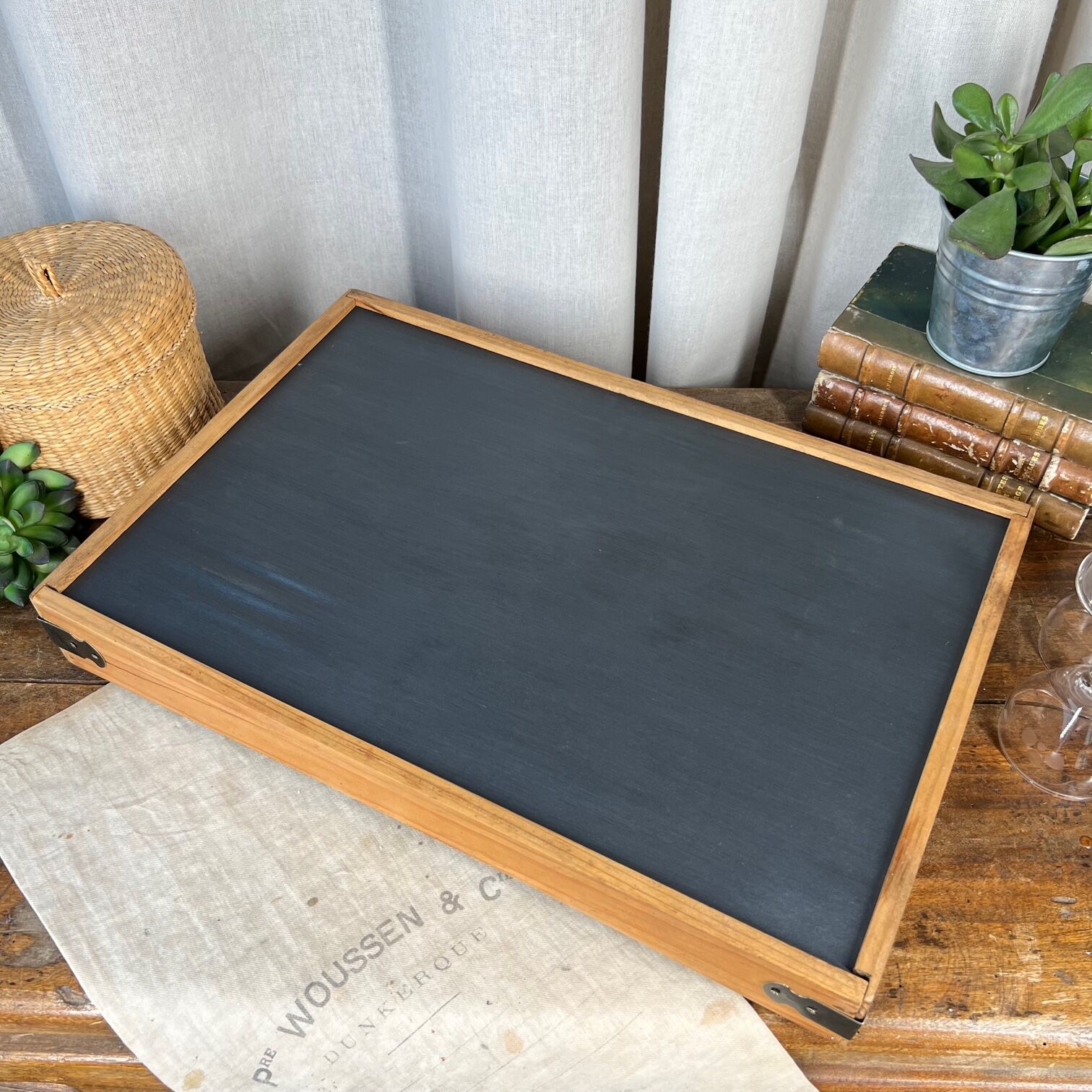 Serving tray in raw wood