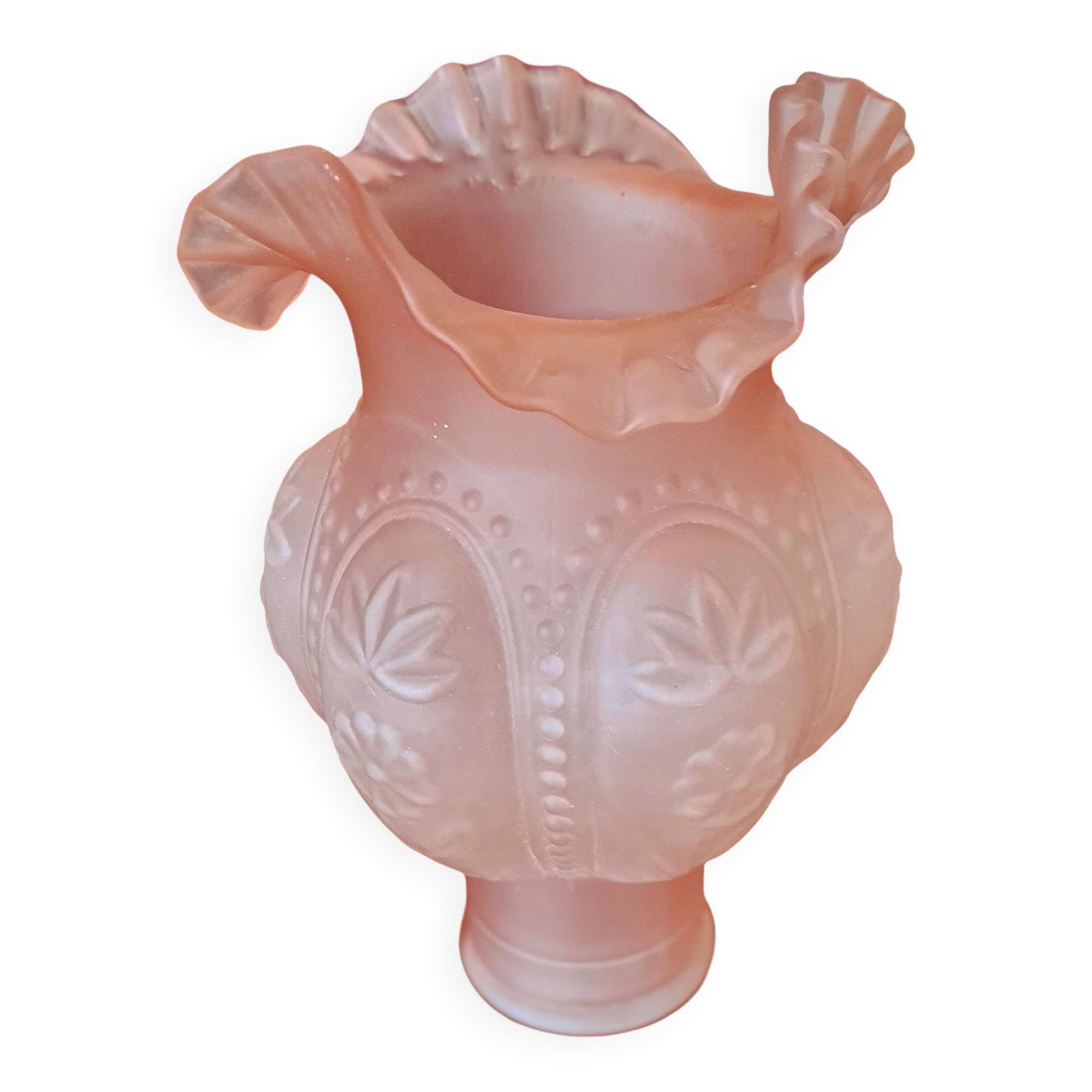 Large Art Deco vase with lace collar