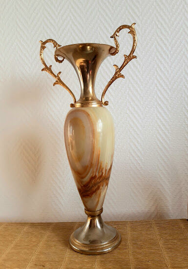 Onyx vase and gilded metal