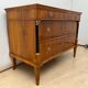 Commode Biedermeier en placage de cerisier et en laiton, Allemagne, années 1820.