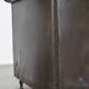 Ancien canapé chesterfield 3 places en cuir de vachette marron foncé