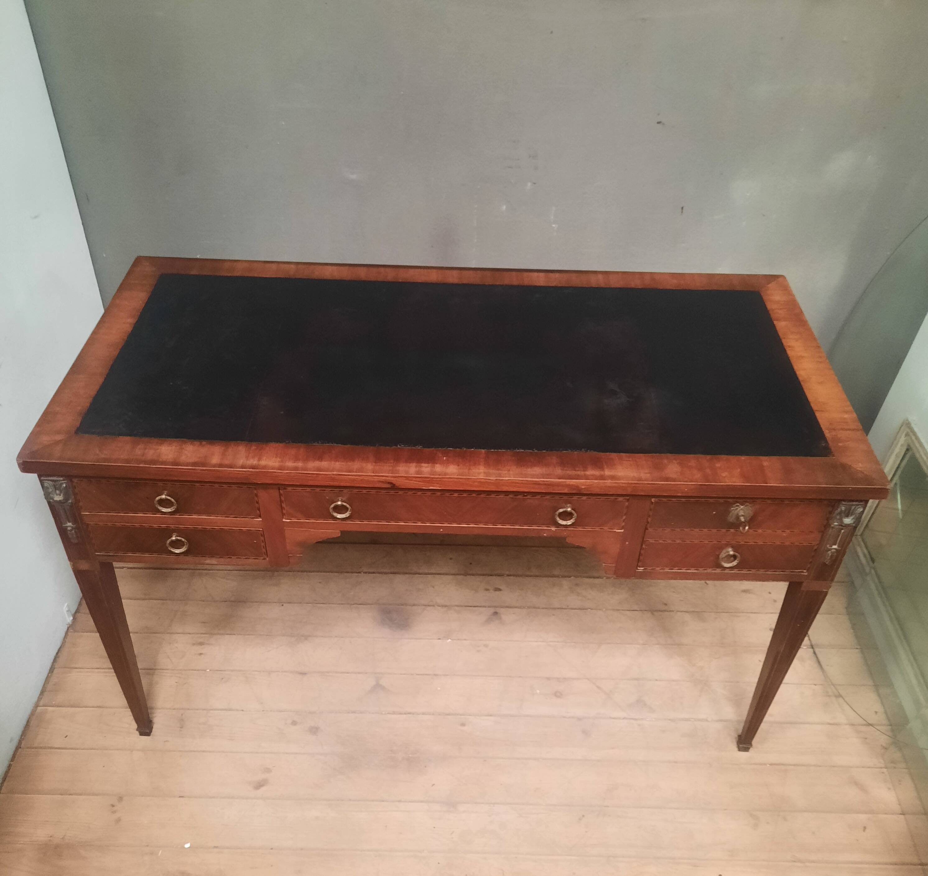 1900 Louis XVI style veneer flat desk