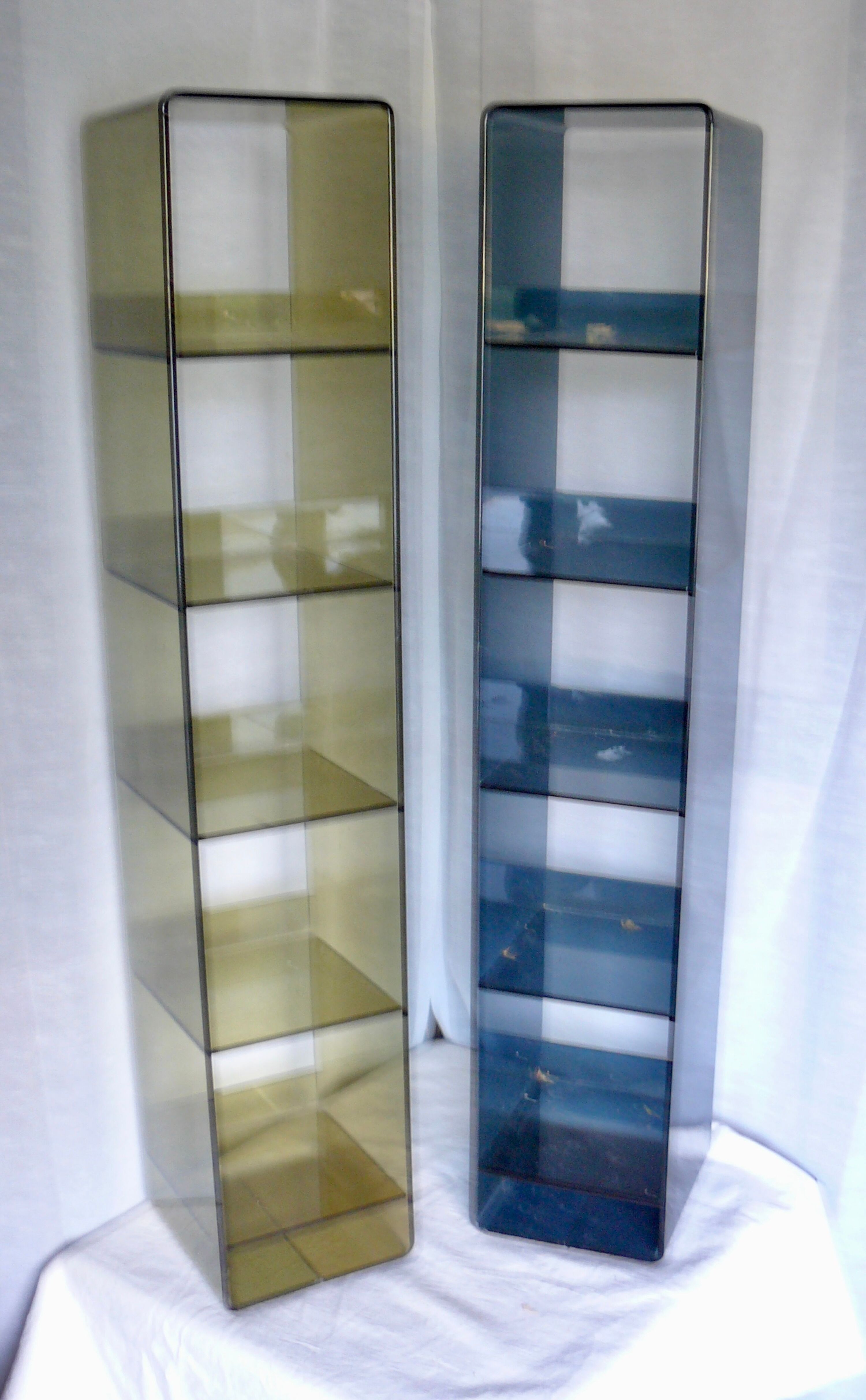Pair of shelves in plexiglas 1980s