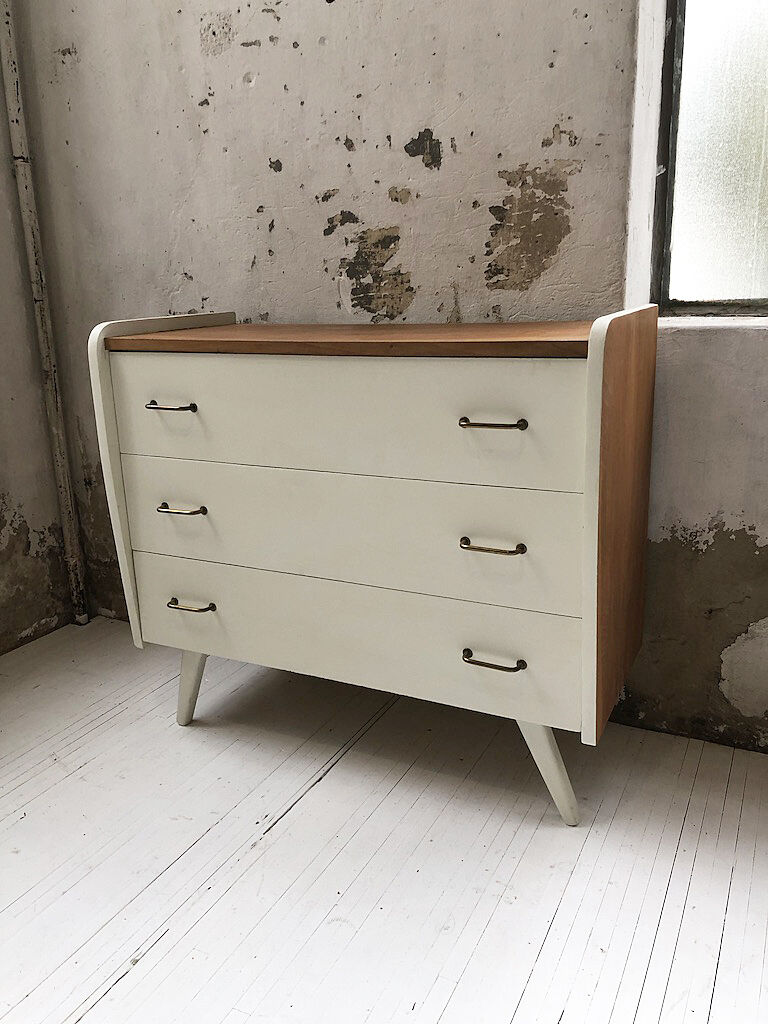 White vintage chest of drawers