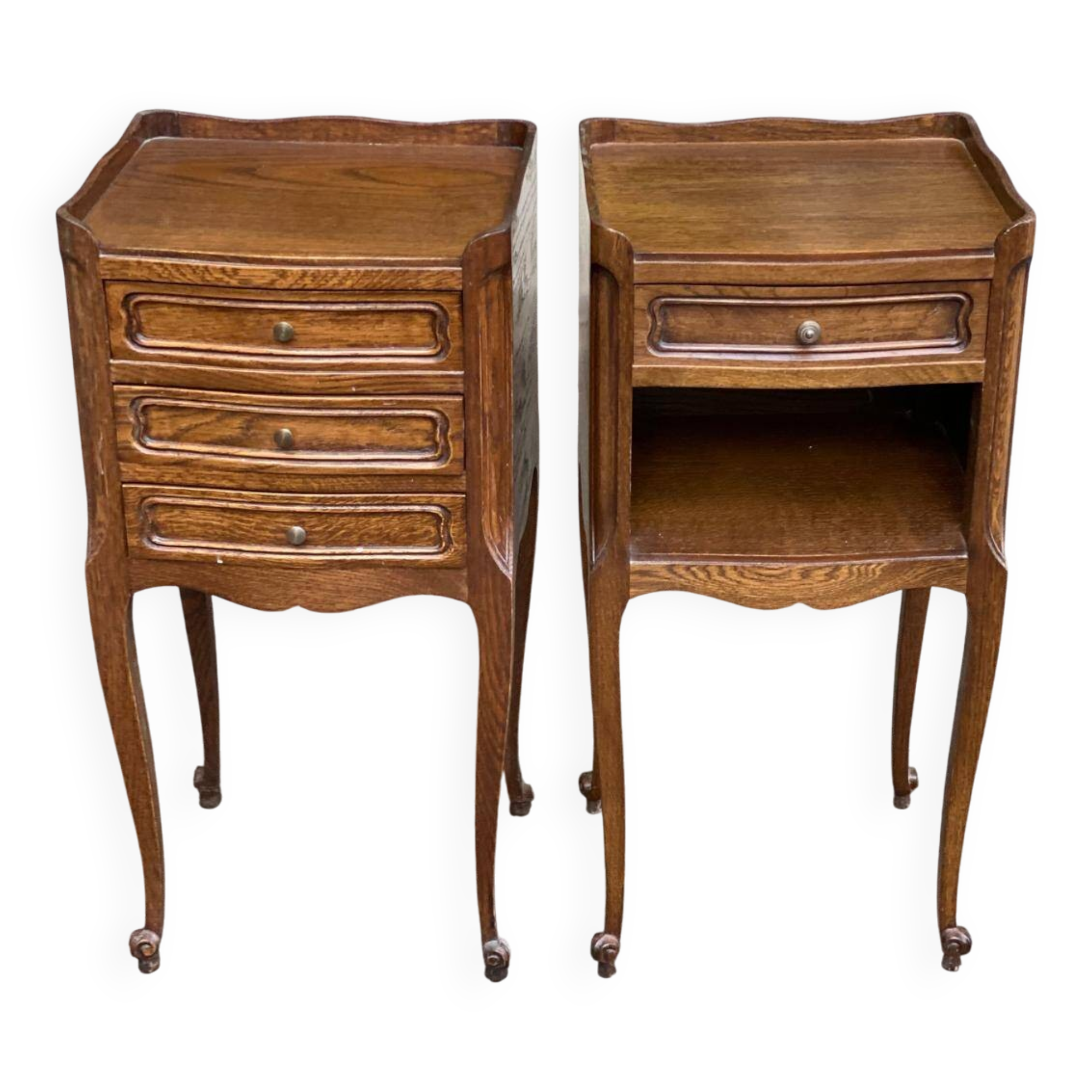 2 Louis XV bedside tables made of curved solid oak with drawers from 1960.