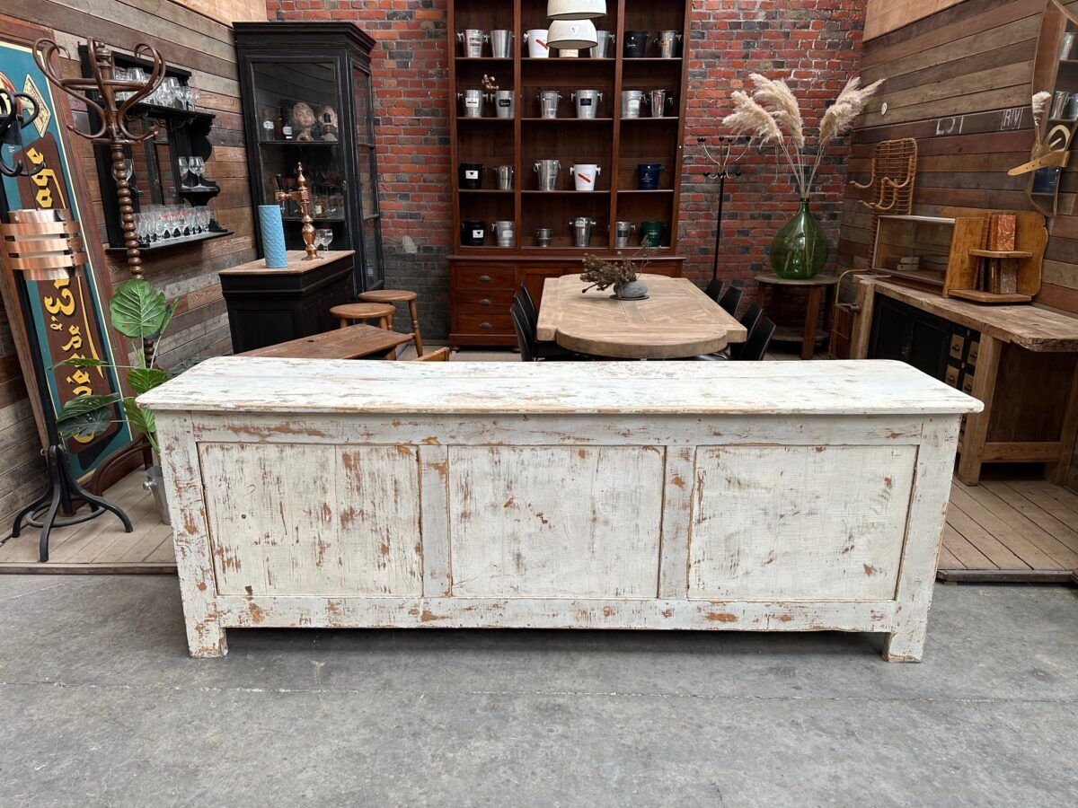 Trading counter early 20th century