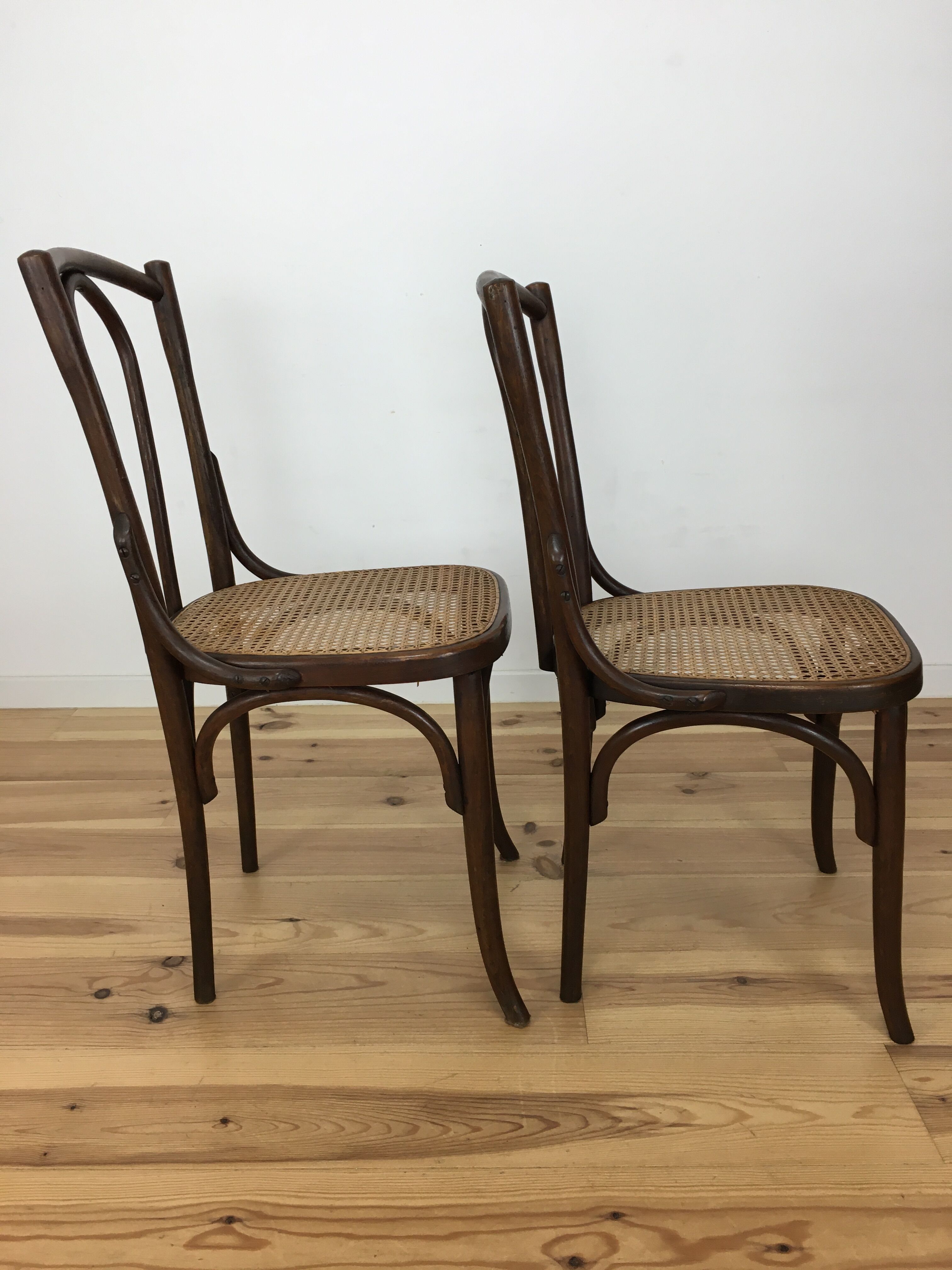 2 chairs in curved wooden and canning