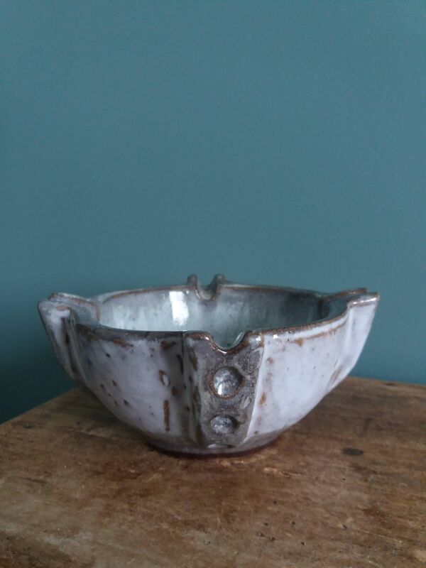 Mortier, cendrier, vide poche, grès signé Les poteries de la Vallée Noire